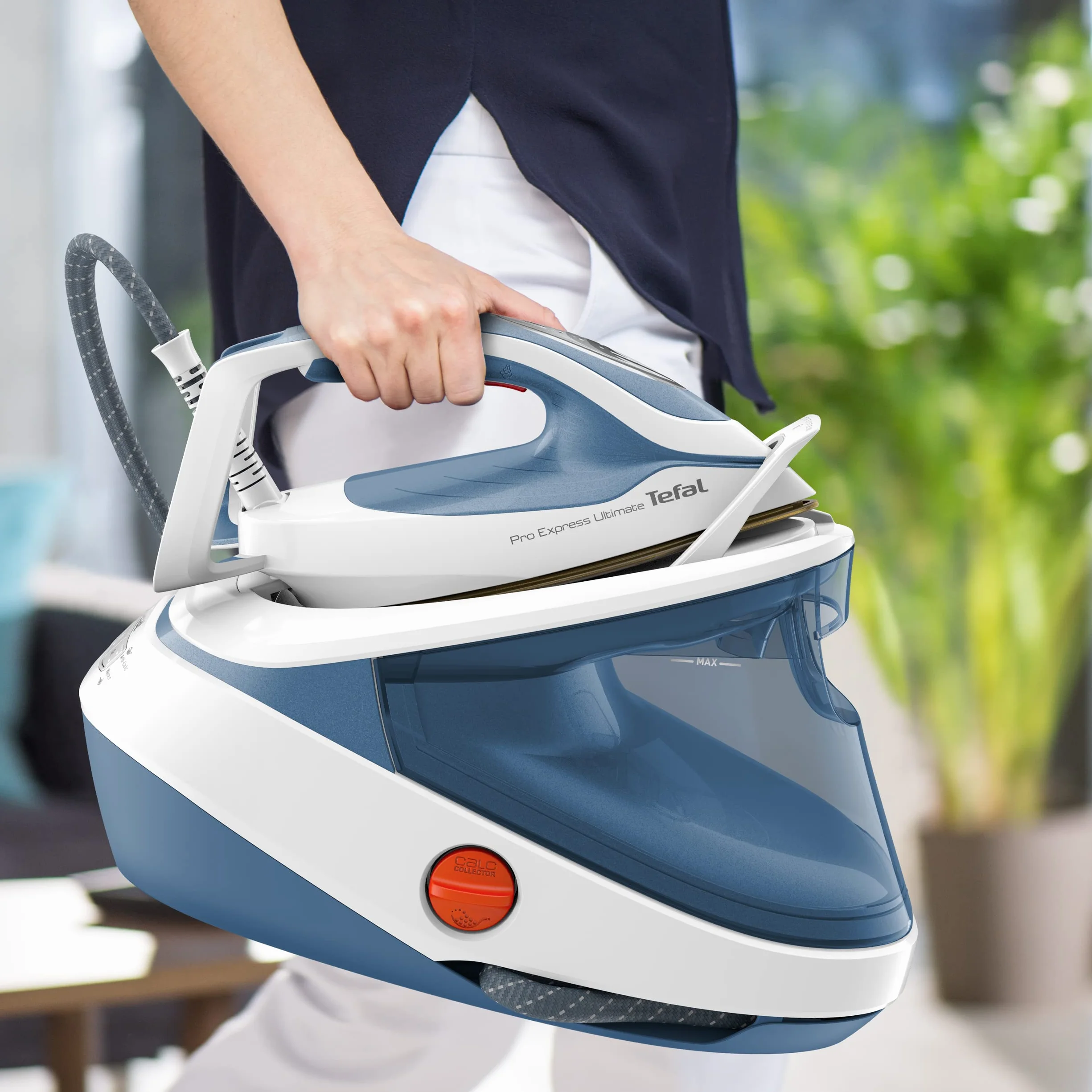 TEFAL GV9710 Pro Express Ultimate Generator pary, Stacja do prasowania parowego, prasowanie w pionie, 7,6 barów, stały wyrzut pary 155g/min, uderzenie pary 580g/min, Calc Collector, biały/niebieski