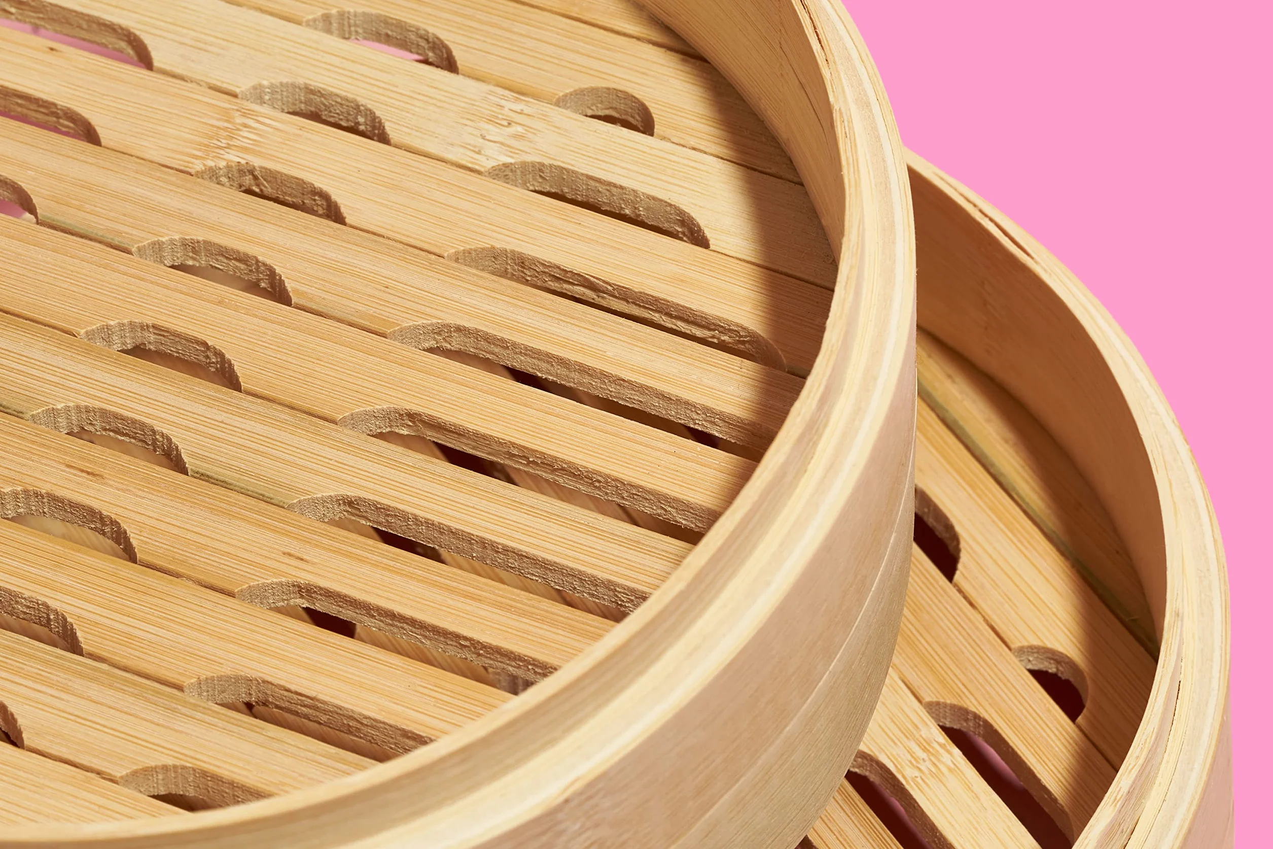 Reishunger Tradycyjny bambusowy parowar dla 4 osób (Ø 25 cm, 2 poziomy) do ryżu, deserów, warzyw, ryb i mięsa – urządzenie do przygotowywania dumpling Maker w zestawie z 2 bawełnianymi ściereczkami