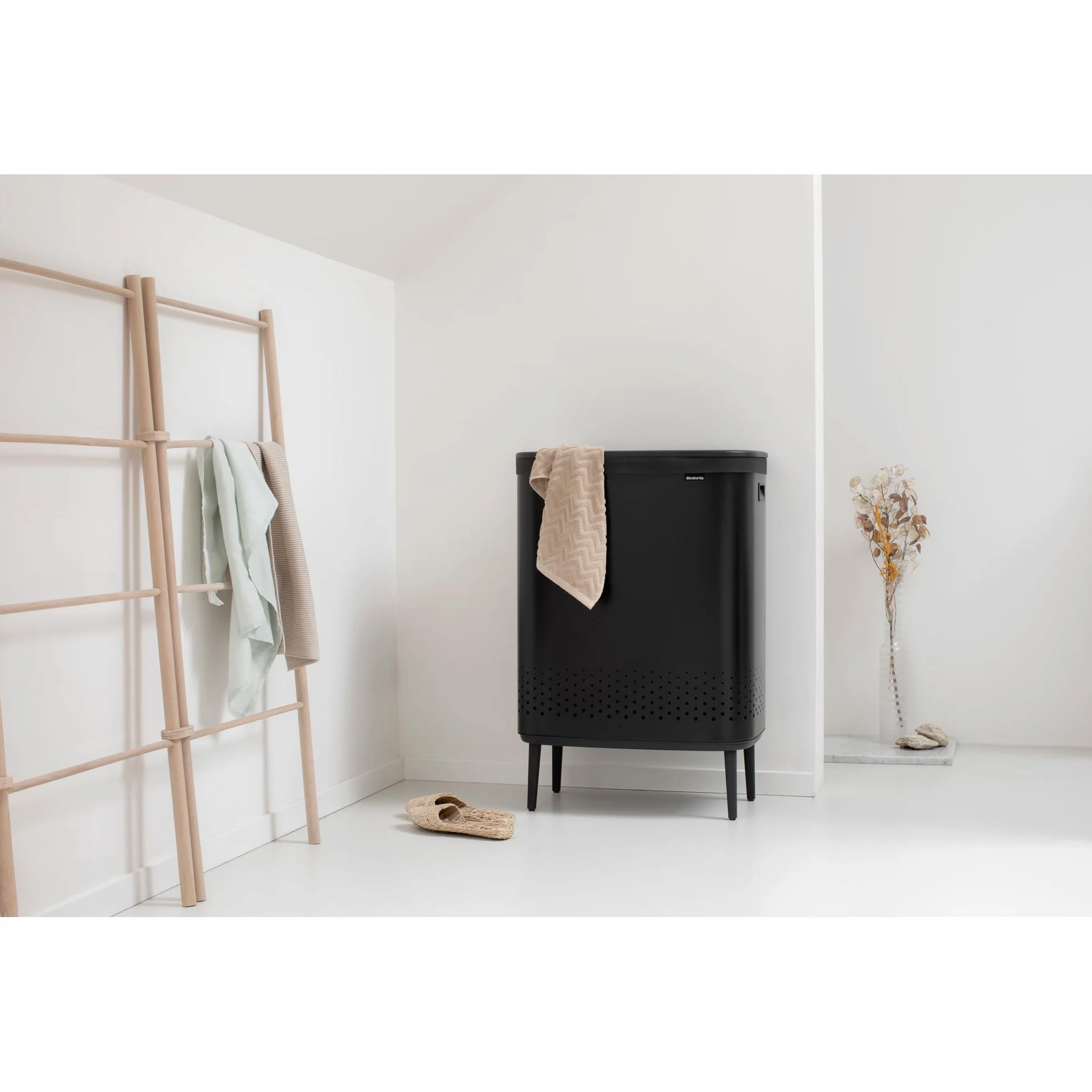 Brabantia - Kosz na pranie Hi 2x45L - Kosz na brudne ubrania - 2 komory - Pokrywa z szybkim otwieraniem - Zdejmowana bawełniana torba - Przenośny i higieniczny - Do sypialni i łazienki - Matt Black