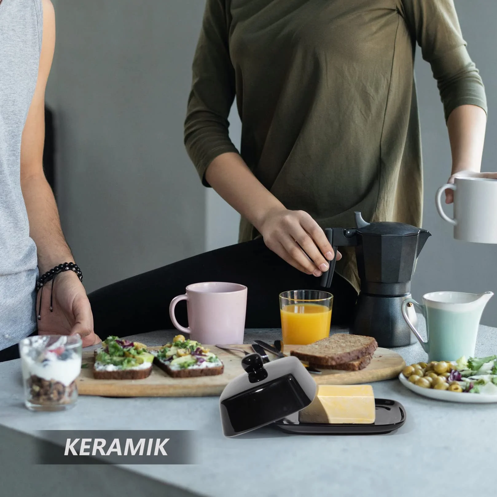 Theo&Cleo maselniczka wysokiej jakości ceramiczna maselniczka do masła do wszystkich popularnych masła (250 g), miseczka na masło porcelana (czarna)