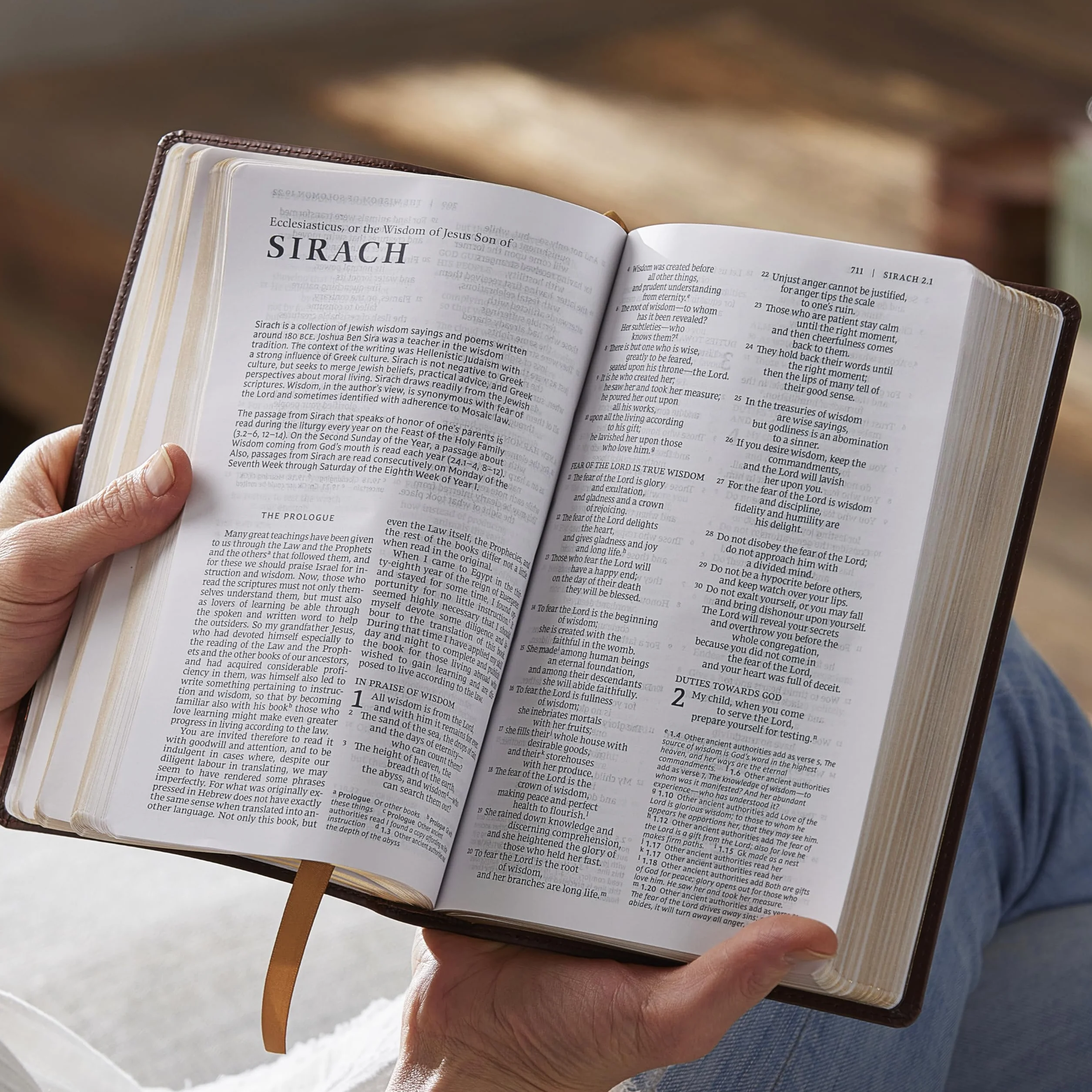 Nrsvce Sacraments of Initiation Catholic Bible, White Leathersoft, Comfort Print: New Revised Standard Version, White, Leathersoft, Catholic Commemorative Edition, Anglicised Text