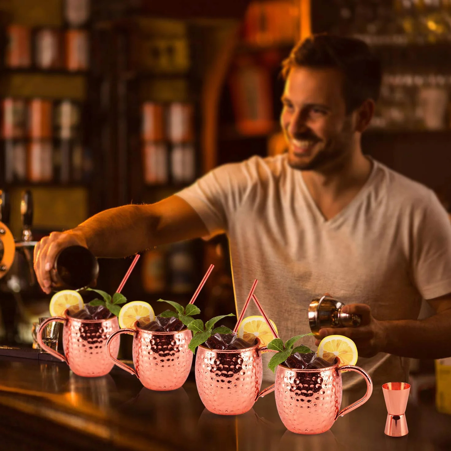 Moscow Mule zestaw 4 kubków miedzianych, w 100% ręcznie wykonanych kubków miedzianych, 550 ml, zestaw bonus: 4 wysokiej jakości słomki do koktajli i 1 jigger.