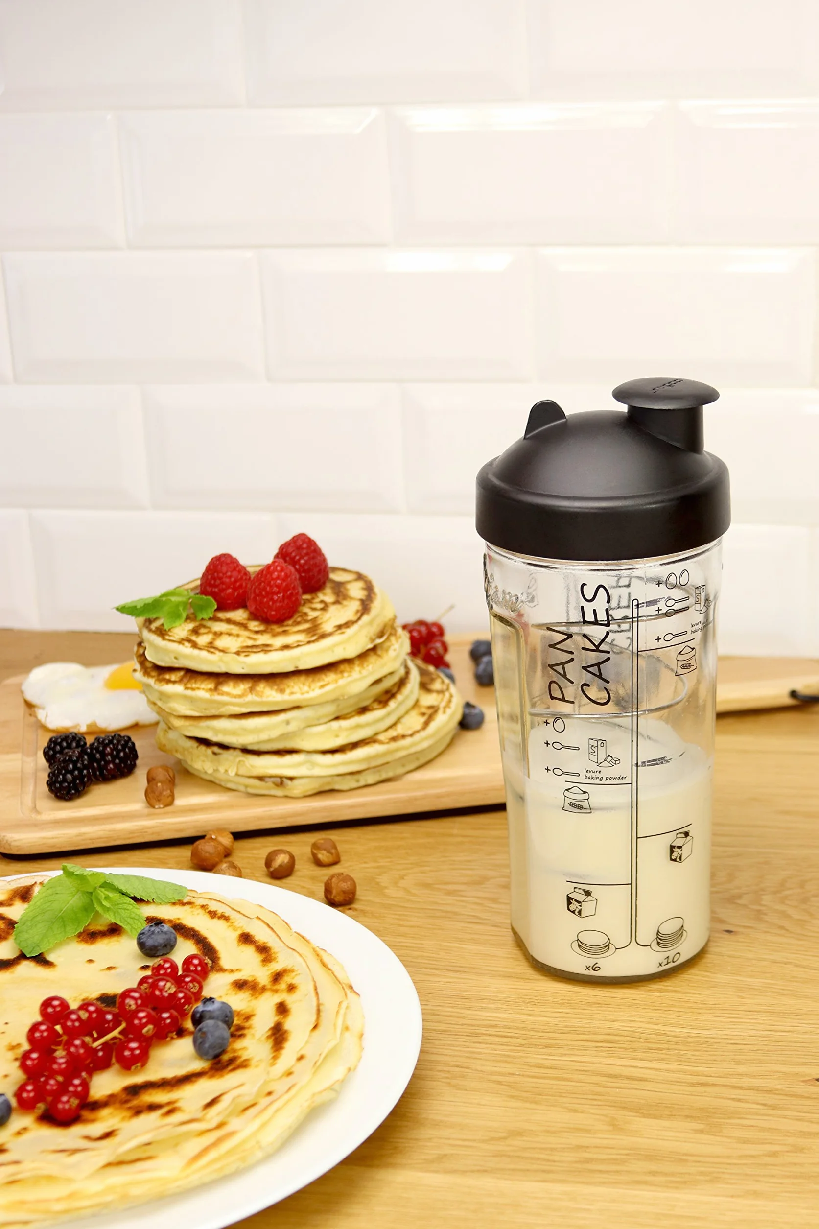 COOKUT - Shaker Miam - Idealne ciasto na naleśniki lub naleśniki w mniej niż 2 minuty - Praktyczne, bez robotów, wag i przyborów kuchennych oraz bez bałaganu - Łatwe przechowywanie - 14 x 14 x 23 cm