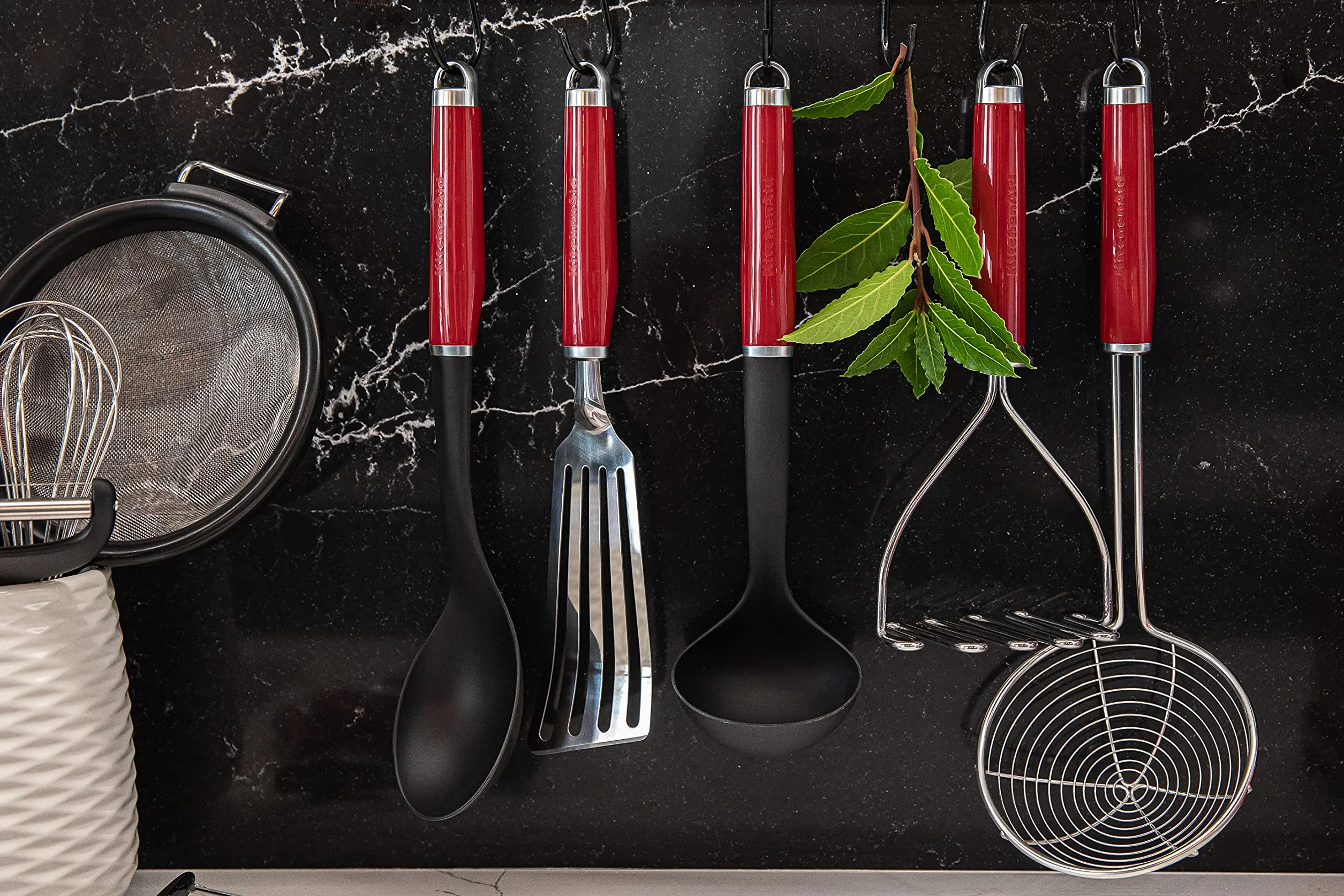 KitchenAid Cedzak z Rączką, Stal Nierdzewna - Kolor Empire Red