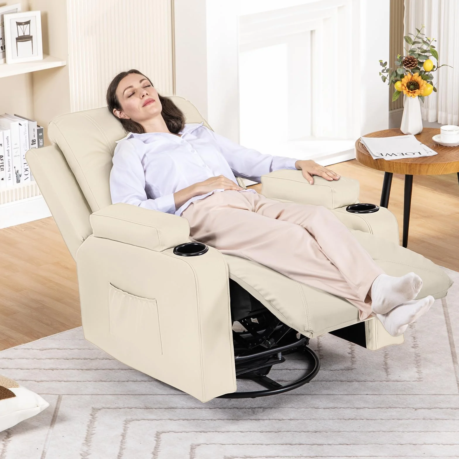 COMHOMA Fotel Rozkładany z Regulowanym Oparciem i Podnóżkiem, Fotel Obrotowy 360° z Uchwytami na Kubki i Kieszeniami Bocznych, Ergonomiczny Design z Pełnym Wsparciem Ciała, Skóra PU, Beżowy