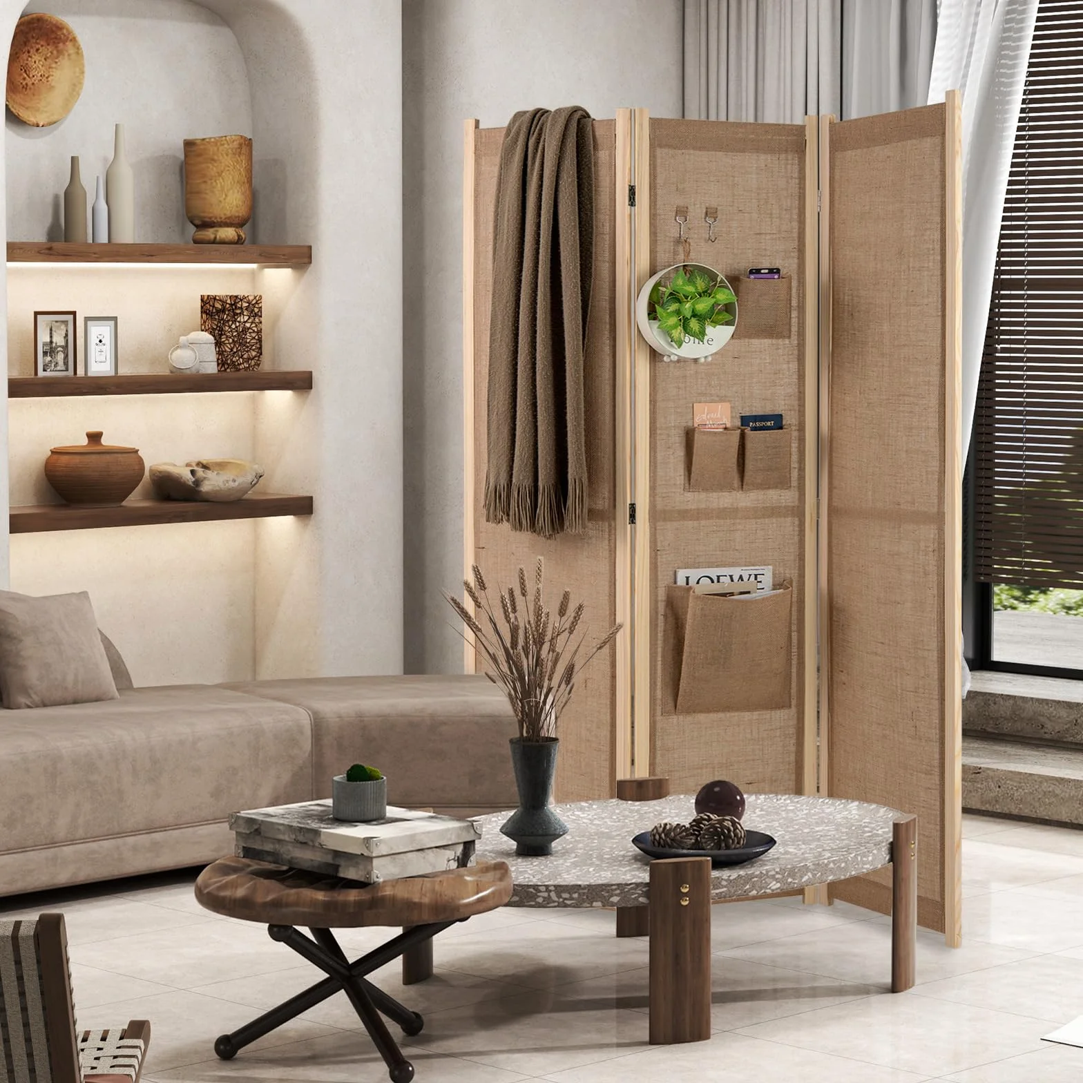 COSTWAY Parawan 170 x 121 cm, ścianka działowa z 2 haczykami, 1 duża i 3 małe torby do przechowywania, 3-częściowa ścianka działowa składana, wygląd lnu, drewniana rama, ochrona przed wzrokiem do