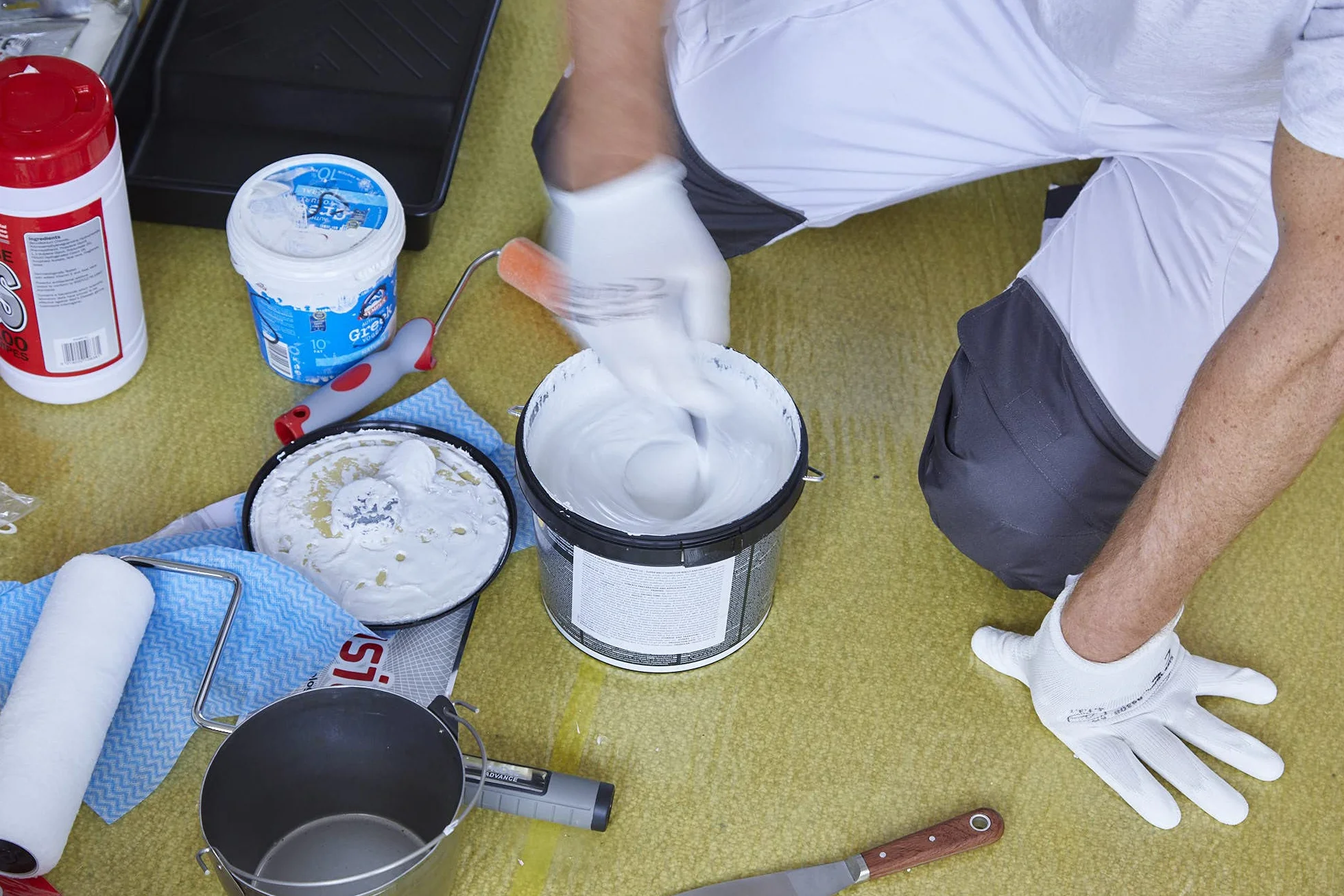 ProDec Carpet Protector Roll - Mocny samoprzylepny plastikowy ochraniacz na dywan, w pełni wodoodporny, wytrzymały ochraniacz na schody, przezroczysty plastikowy ochraniacz na podłogę z lepkim spodem