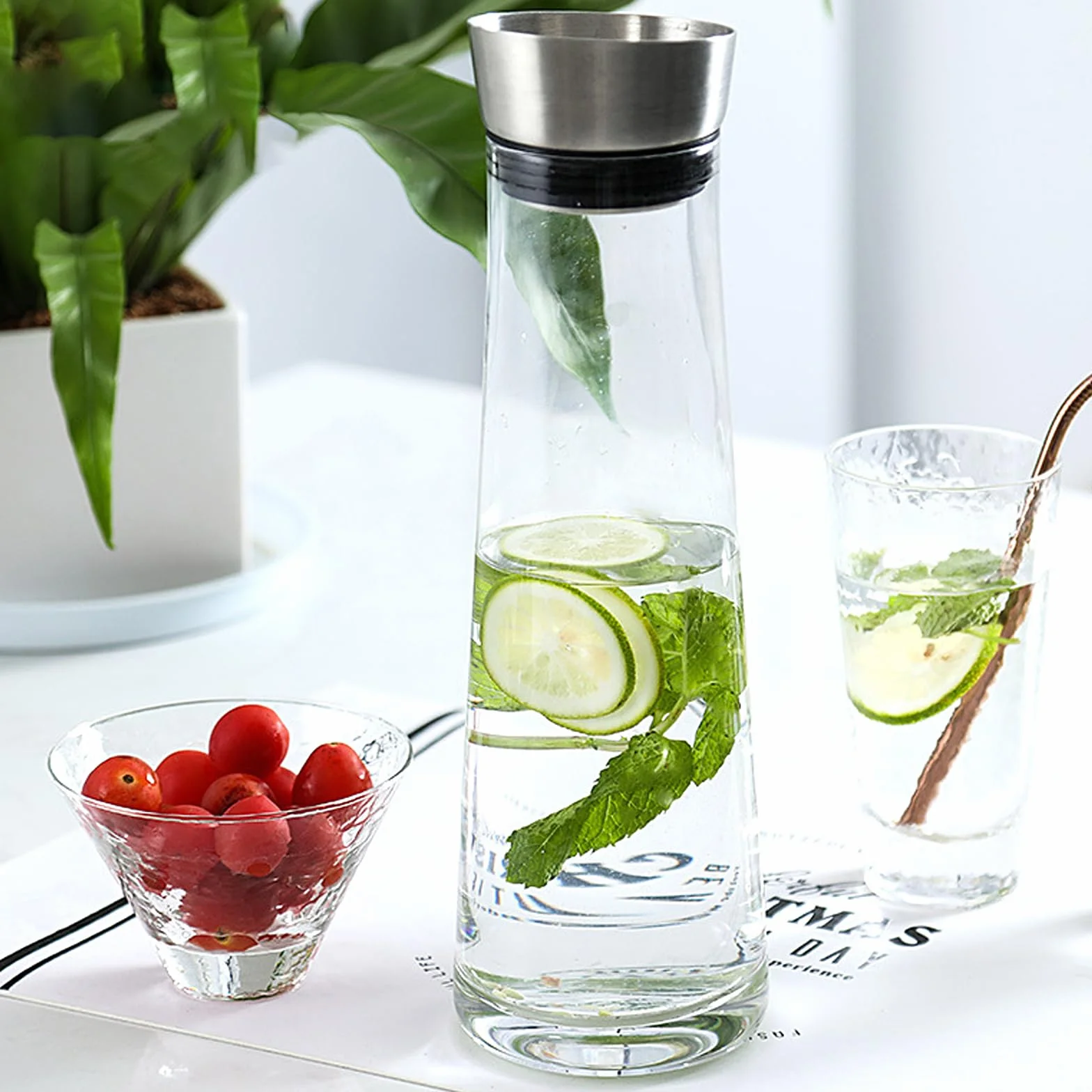 Karafka szklana do wody 1000ml z wieczkiem