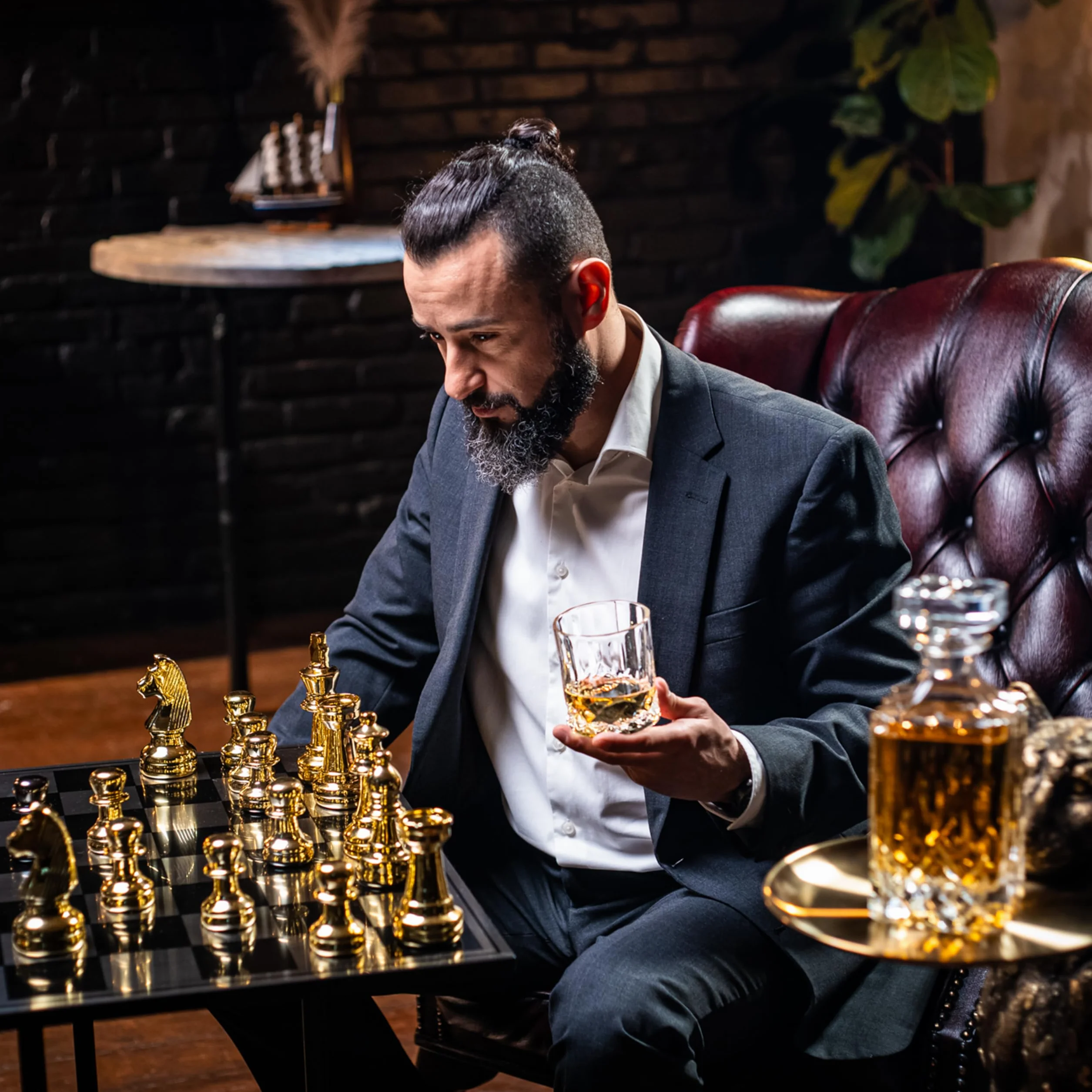 WHISISKEY Zestaw Szklanki do Whisky - Zestaw Prezentowy Whisky - Szklanek do Whiskey - Prezenty dla Mężczyzn - Pudełko Prezentowe, 1 Szklanki na Whisky 310ML, 4 Kamienie do Whisky, Akcesoria