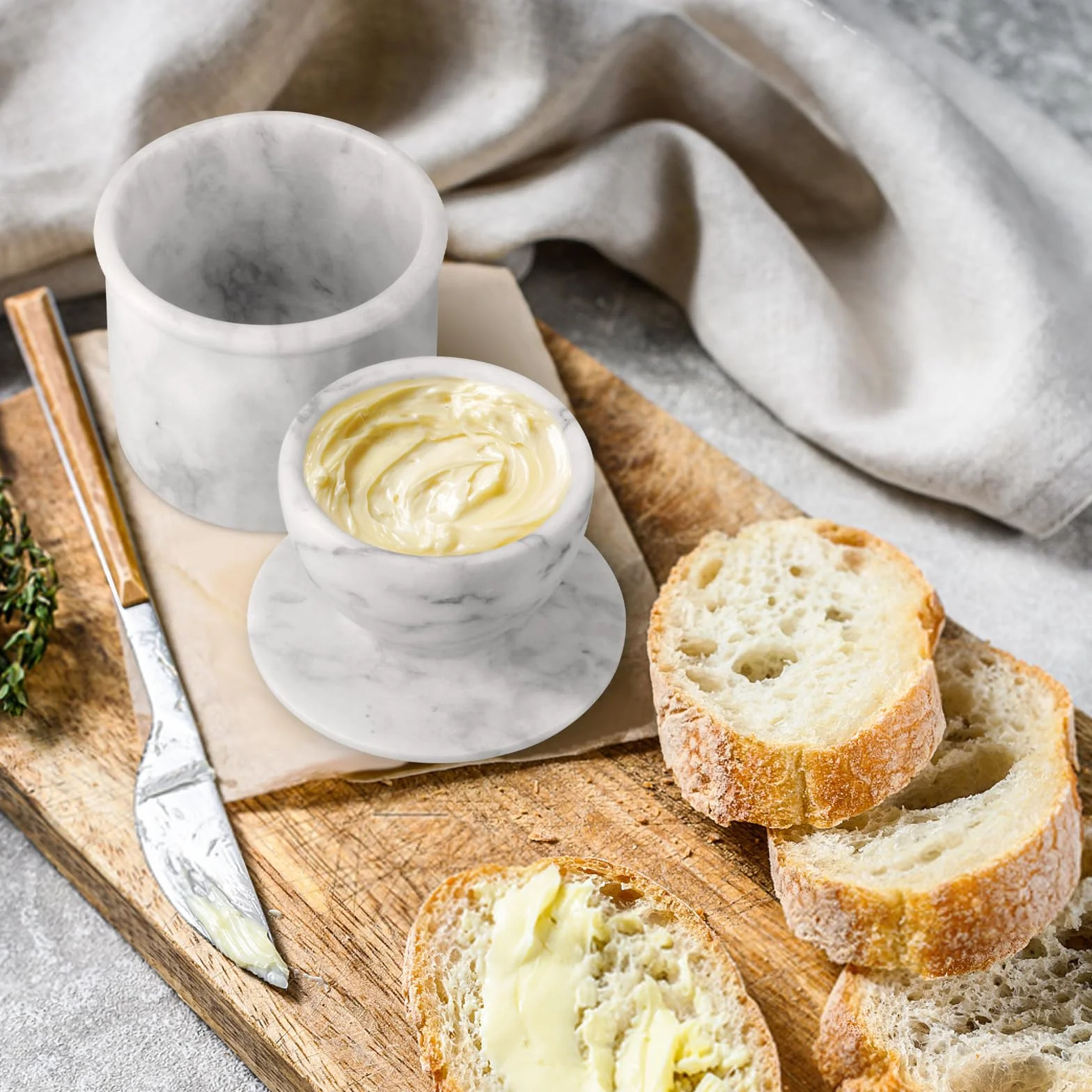 Pojemnik na masło z pokrywką, miękki pojemnik na masło do smarowania, marmurowy francuski pojemnik na masło do pozostawienia na blacie, naczynie na masło, dekoracja domu na blat (biało-szary, duży)