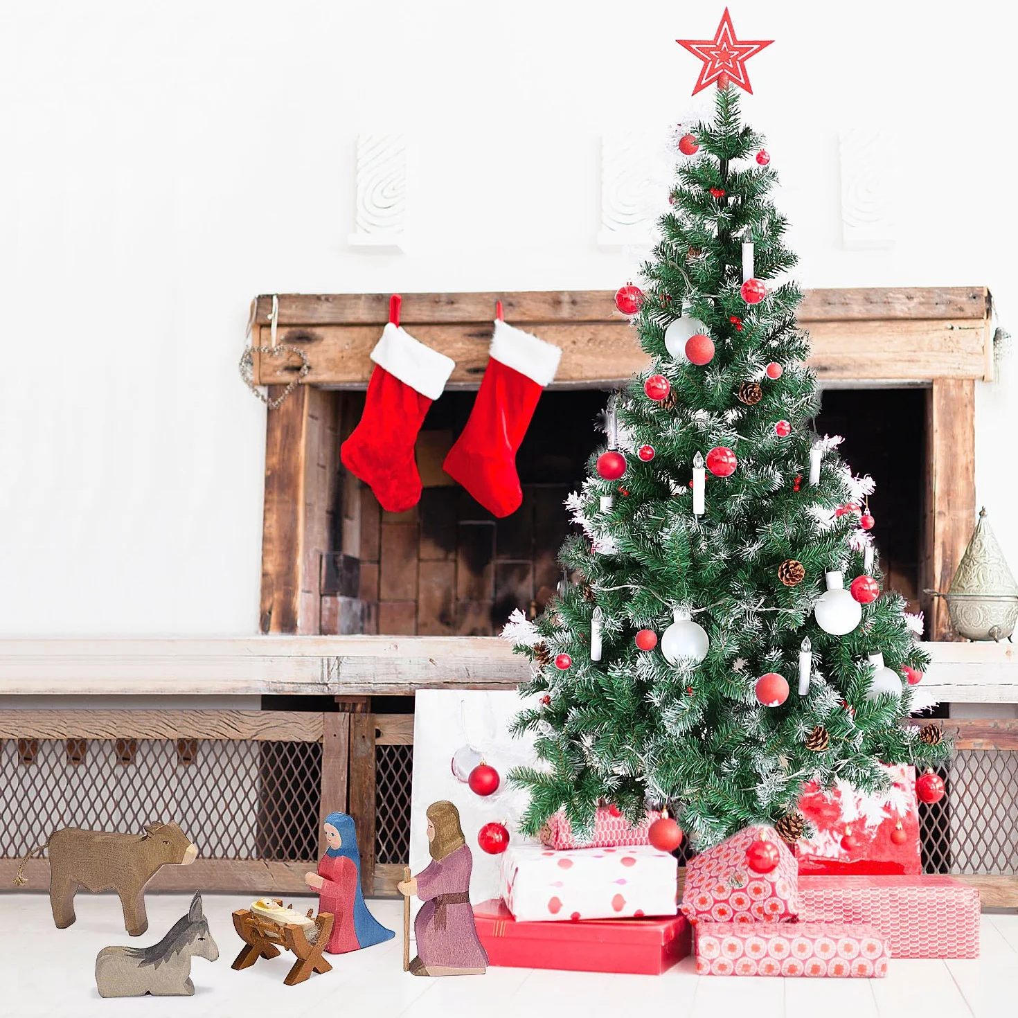 Sztuczna choinka z szyszkami sosnowymi i jagodami 120 cm trudnopalna metalowy stojak