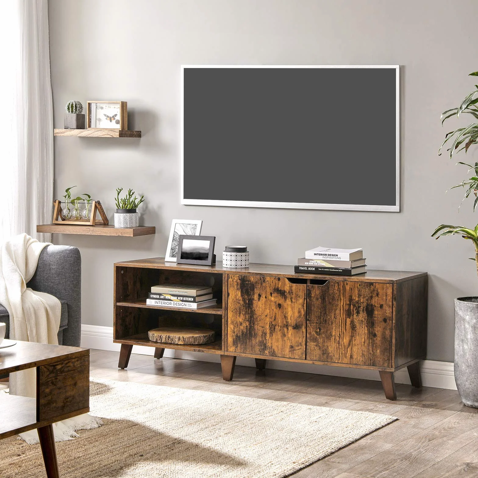 VASAGLE 2-drzwiowa szafka pod telewizor, stojak na telewizor z regulowanymi półkami, długość 140 cm, do telewizorów 65-calowych, salonu, jadalni, sypialni, rustykalny brąz LTV027X01