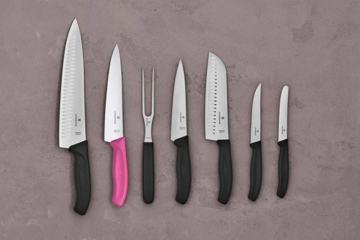 Victorinox, 6.8006.19L5B, Swiss Classic, Tranchiermesser, Extra scharfe Klinge, mit geradem Schliff, robuster Kunststoff-Griff, Pink, Made in Switzerland, Spülmaschinengeeignet