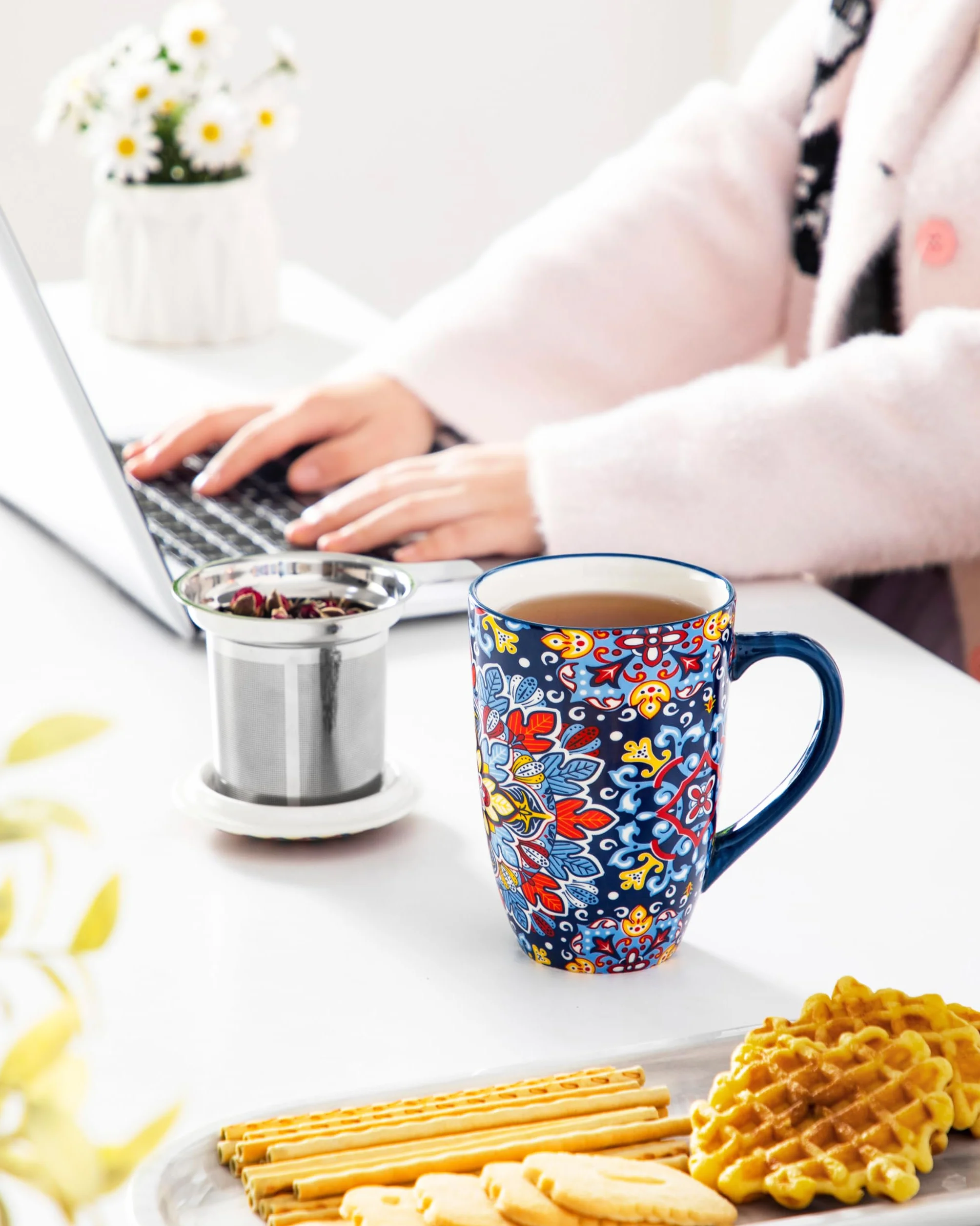 vancasso Filiżanka do herbaty z pokrywką i sitkiem, 540 ml, ceramiczna filiżanka do herbaty, duża, piękna filiżanka z sitkiem, na herbatę sypką, nadaje się do mycia w zmywarce i używania w kuchence