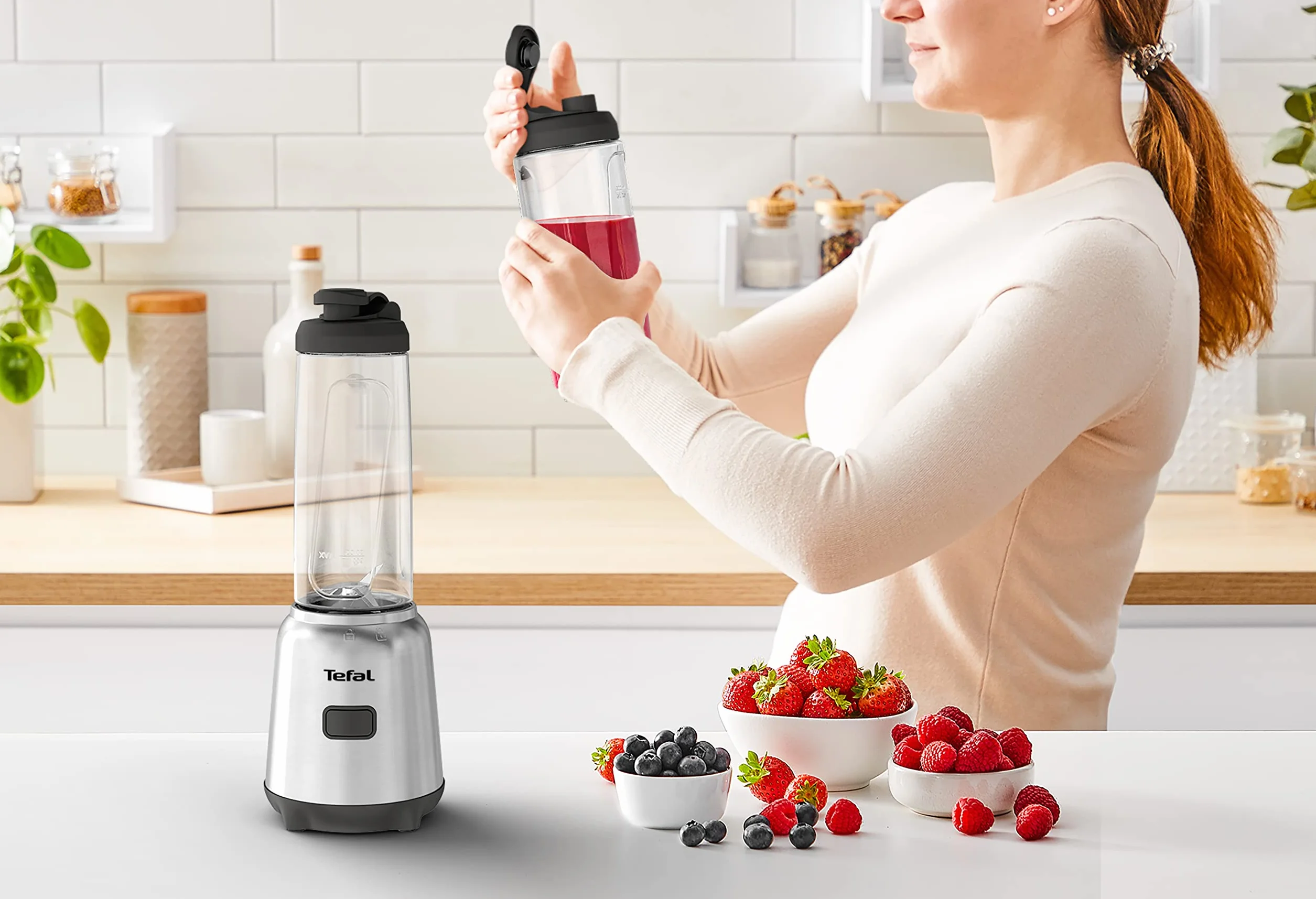 Tefal Mix & Move Mini Blender Kielichowy BL15FD, moc 300 W, 2 butelki To-Go, kompaktowa konstrukcja, łatwy do czyszczenia, zdejmowane ostrza, obsługa jednym przyciskiem, srebrny/czarny