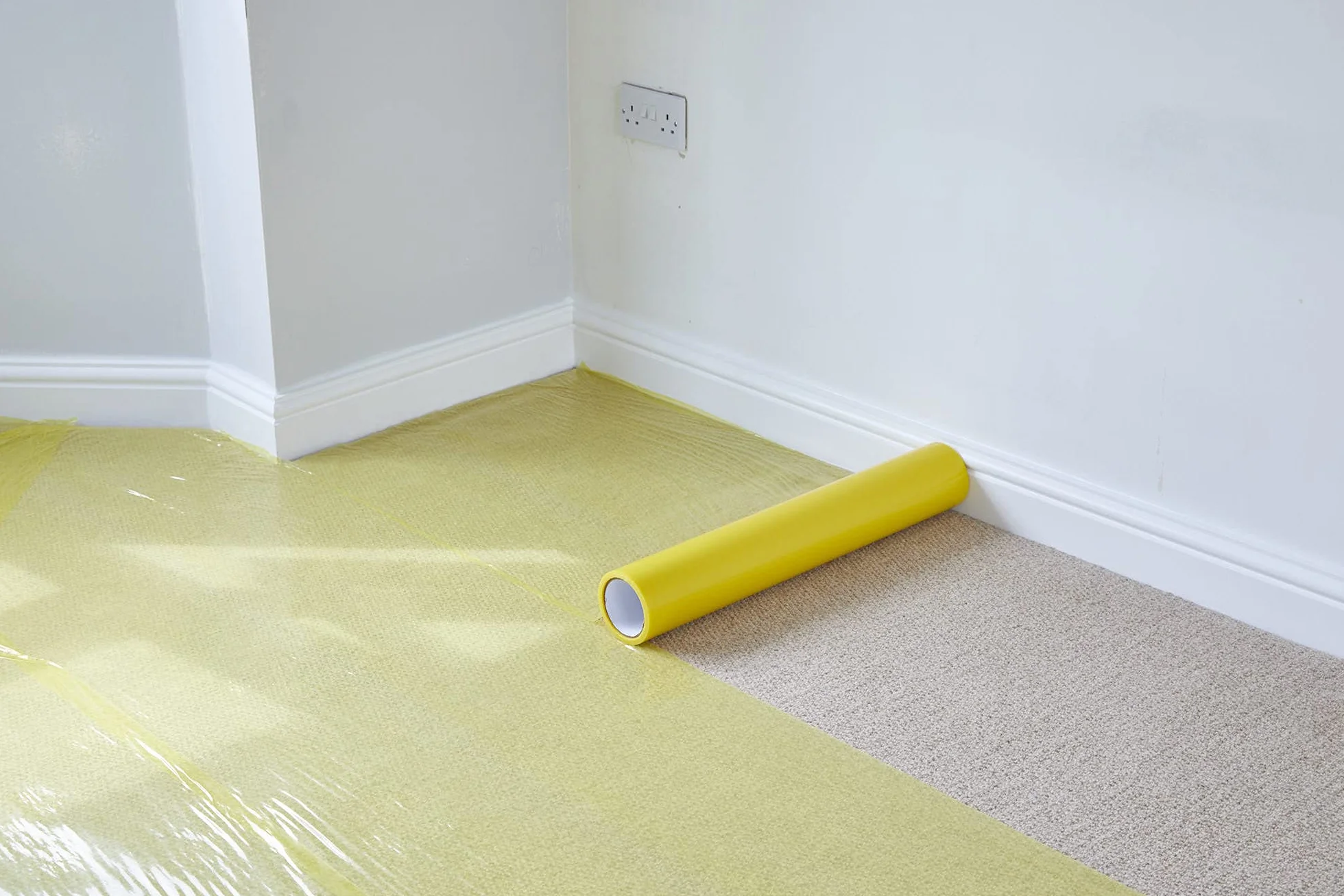ProDec Carpet Protector Roll - Mocny samoprzylepny plastikowy ochraniacz na dywan, w pełni wodoodporny, wytrzymały ochraniacz na schody, przezroczysty plastikowy ochraniacz na podłogę z lepkim spodem