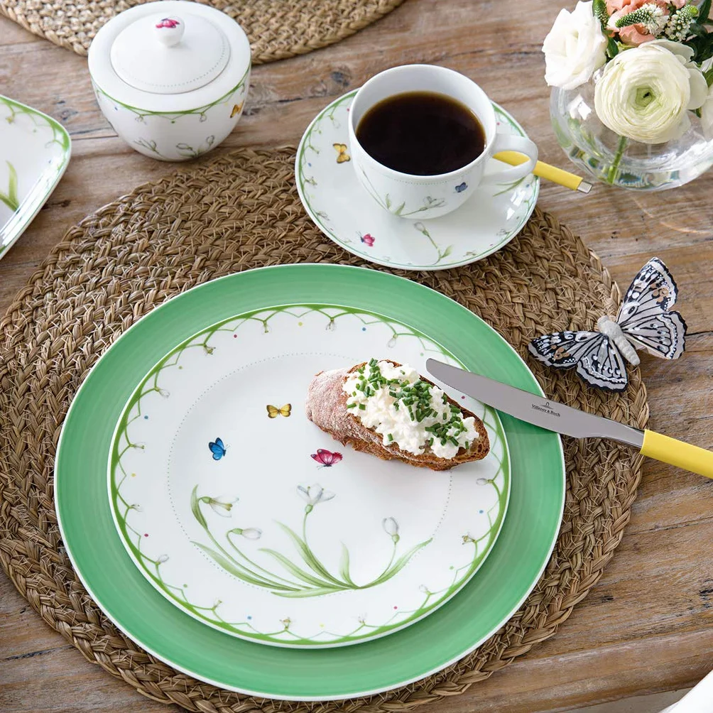 Villeroy & Boch Colourful Spring 18-częściowy serwis do kawy, talerze śniadaniowe (21,5 cm) i filiżanki do kawy ze spodkami (160 ml), dekoracja motyli i kwiatów, porcelana premium, kolorowy