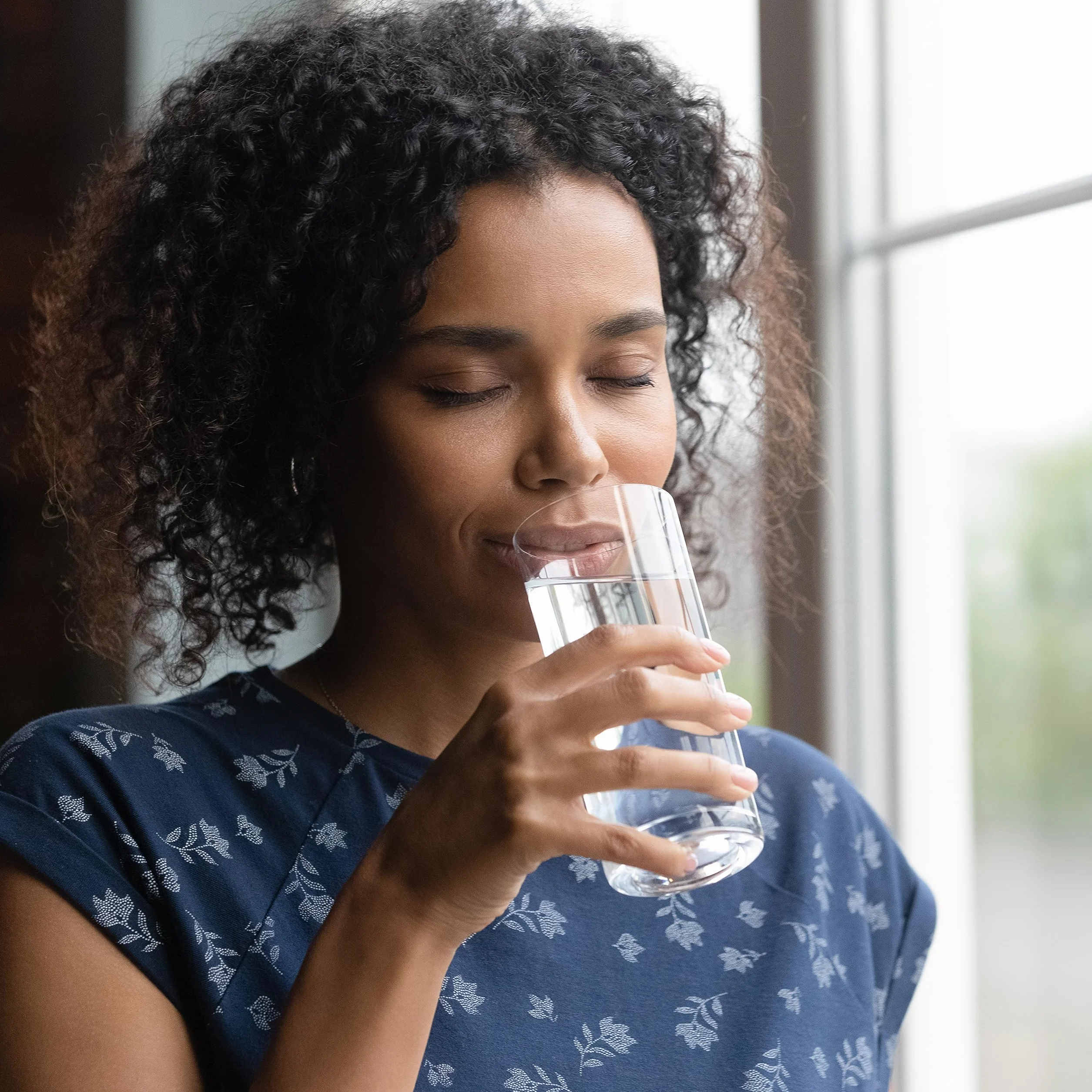 BRITA Dzbanek filtrujący Style XL szary (3.6L) zawiera 1 filtr MAXTRA PRO Pure Performance - duża pojemność, uchylna klapka, wskaźnik LED, filtr redukuje chlor, kamień i zanieczyszczenia