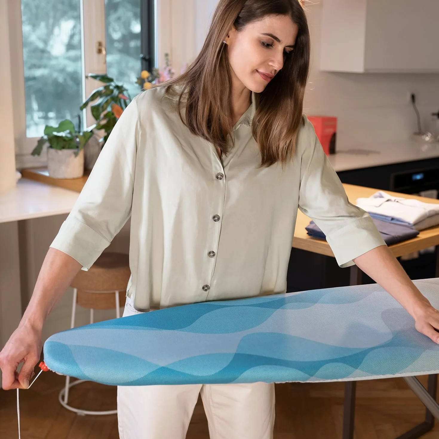 Vileda Ultra Fresh pokrowiec na deskę do prasowania, antybakteryjny pokrowiec przeciwko rozwojowi bakterii, do desek do prasowania 110-130 cm x 30-45 cm, kolor szaro-niebieski