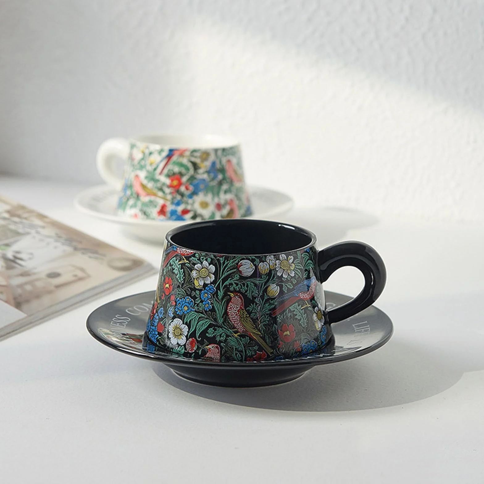 Zestaw czarnych filiżanek do cappuccino, 260 ml, szklanki do latte macchiato, filiżanki do kawy z porcelany z uchwytem, motywy kwiatów i ptaków, 1 sztuka