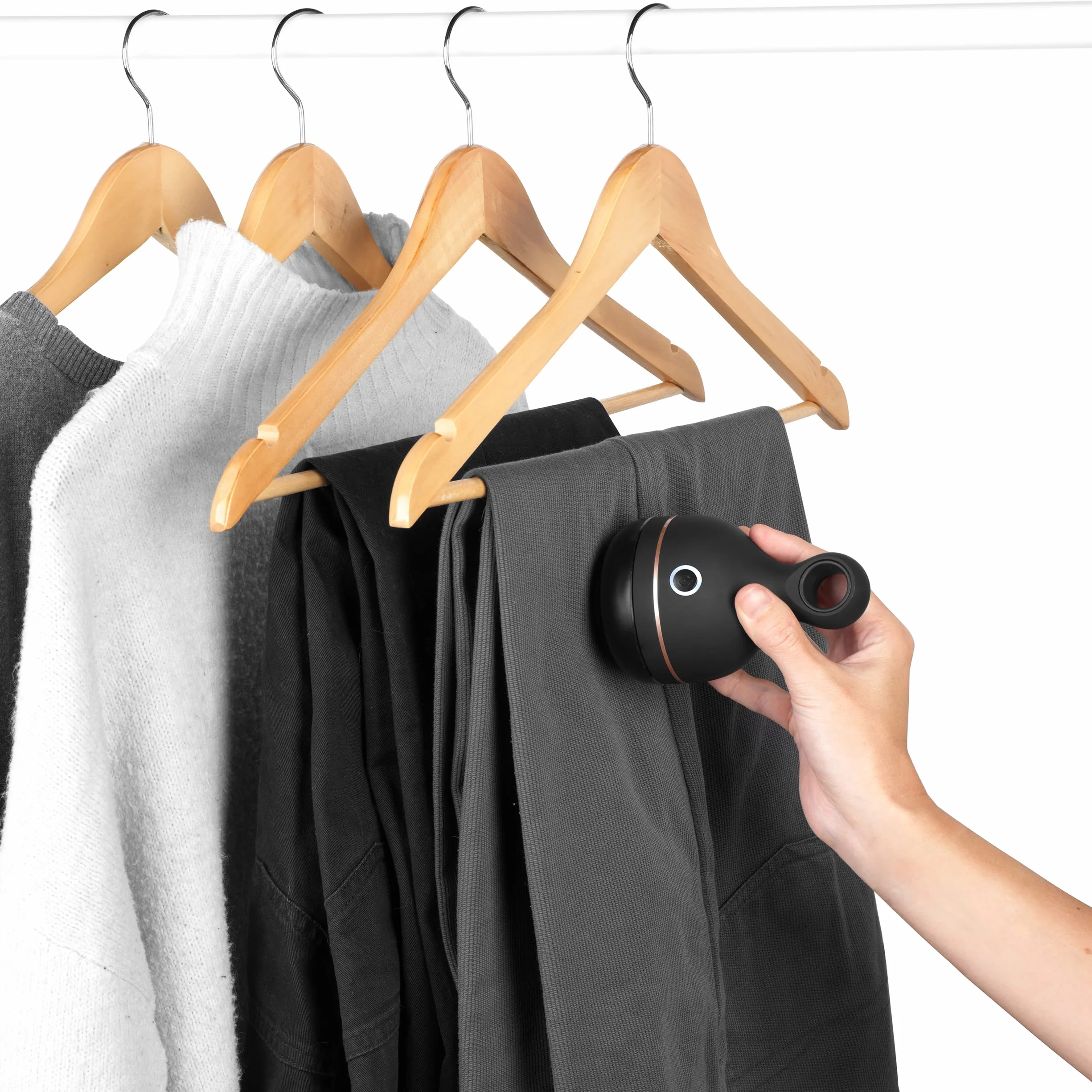 Beldray BEL01034 Cordless Electric Lint Bobble Remover, Rechargeable & Reusable, 45 Minutes Operating Time, Multi Use, XL Head, Suitable Pilling On All Fabrics, Clothing & Upholstery, Rose Gold/Black