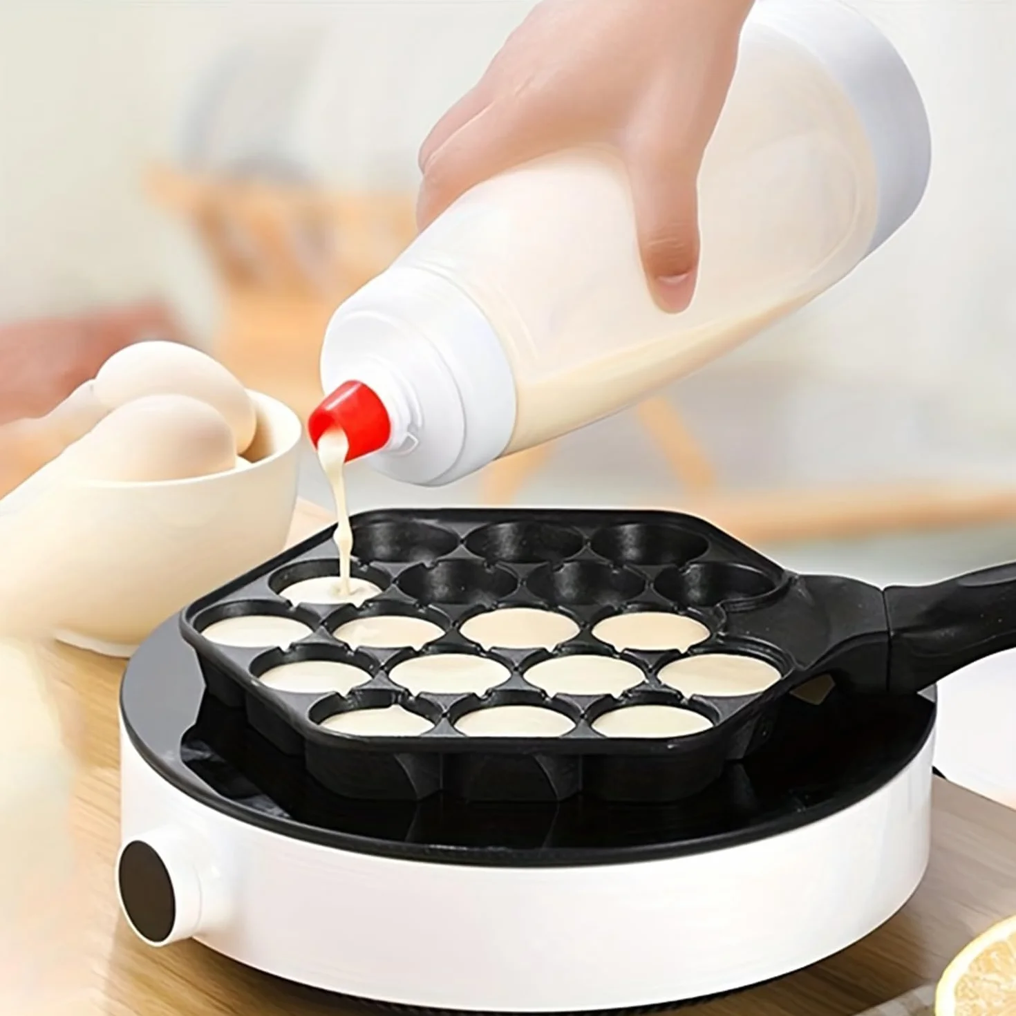 Dozownik do ciasta ze skalą, dozownik do ciasta o pojemności 1000 ml z trzepaczką BlenderBall, do naleśników, gofrów, muffinek lub pączków (biała)