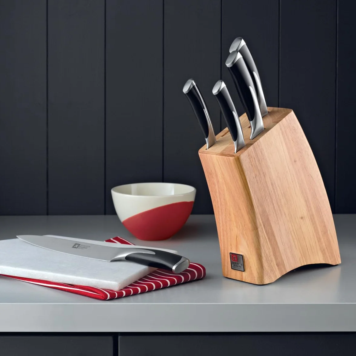 Richardson Sheffield Nóż Kyu Santoku 17,5 cm czarny srebrny