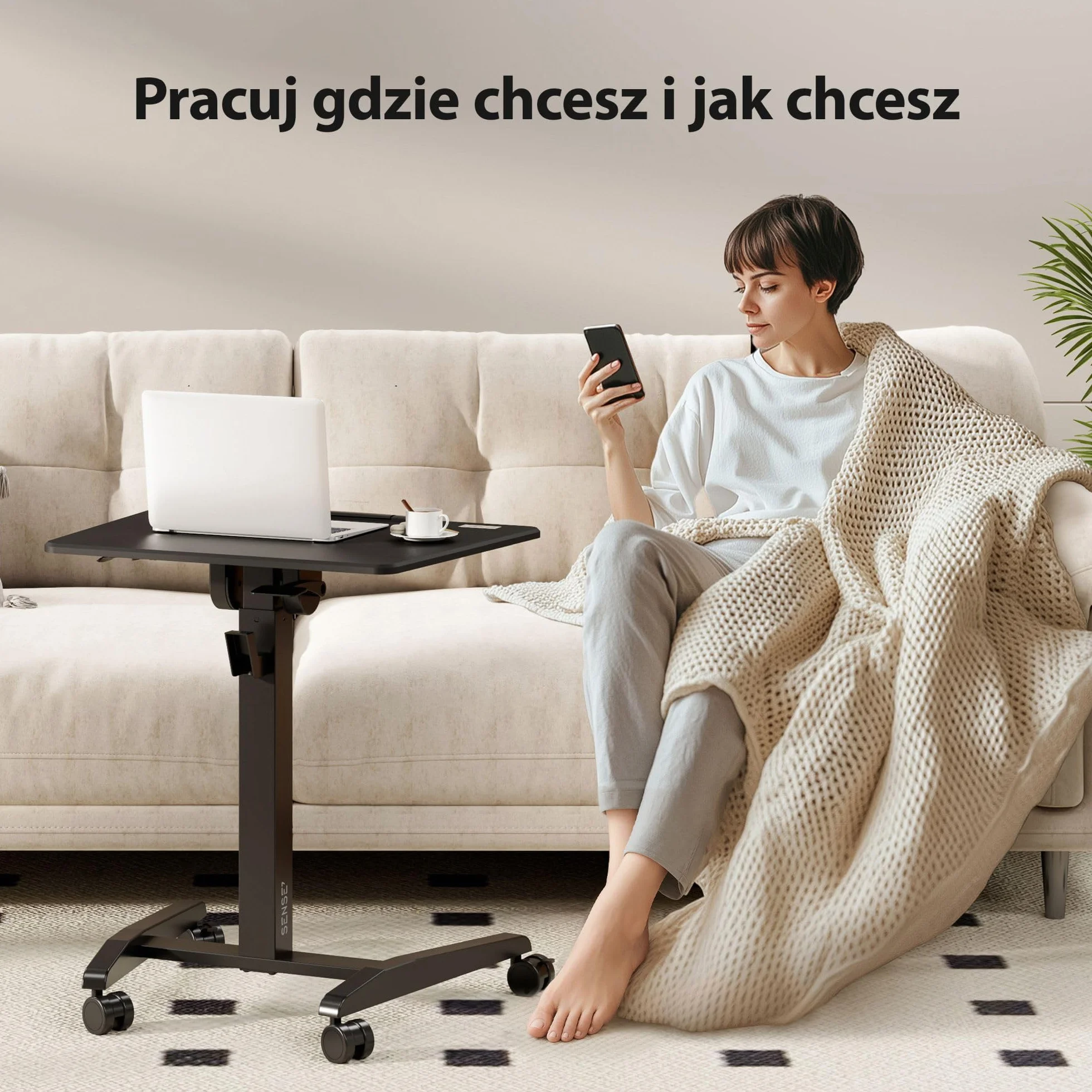 SENSE7 Mobile Desk | Biurko Regulowane | 70 X 52 Cm | Mobilna Konstrukcja | Wysokość 76-111 Cm | Zmiana Kątu Nachylenia | Uchwyt Na Słuchawki | Ogranicznik Krawędzi | Kółka Z Blokadą | Czarne