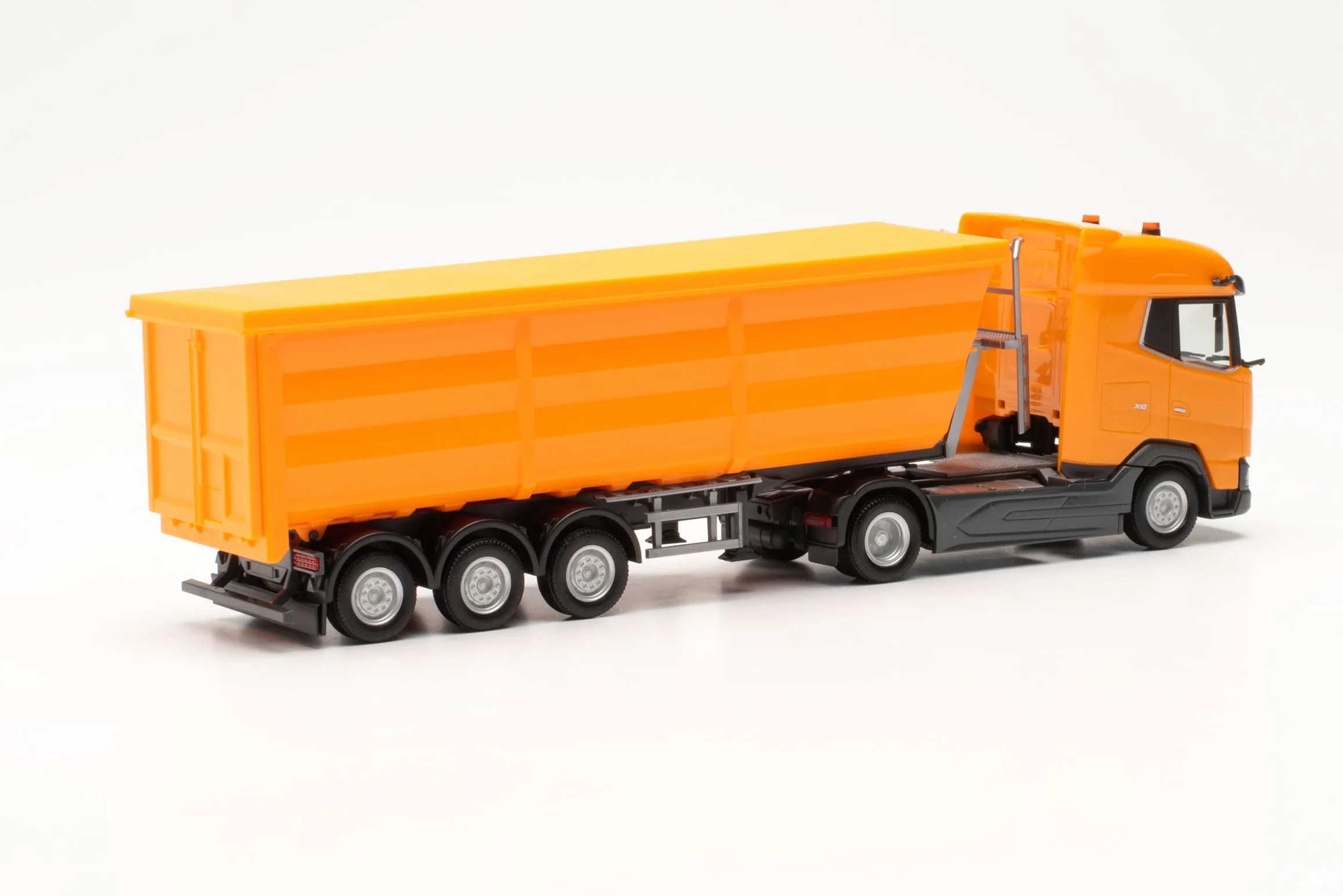 Herpa model ciężarowy DAF XG stalowy wgłębienie podsiodłowe, skala 1:87, artykuł kolekcjonerski, tworzywo sztuczne