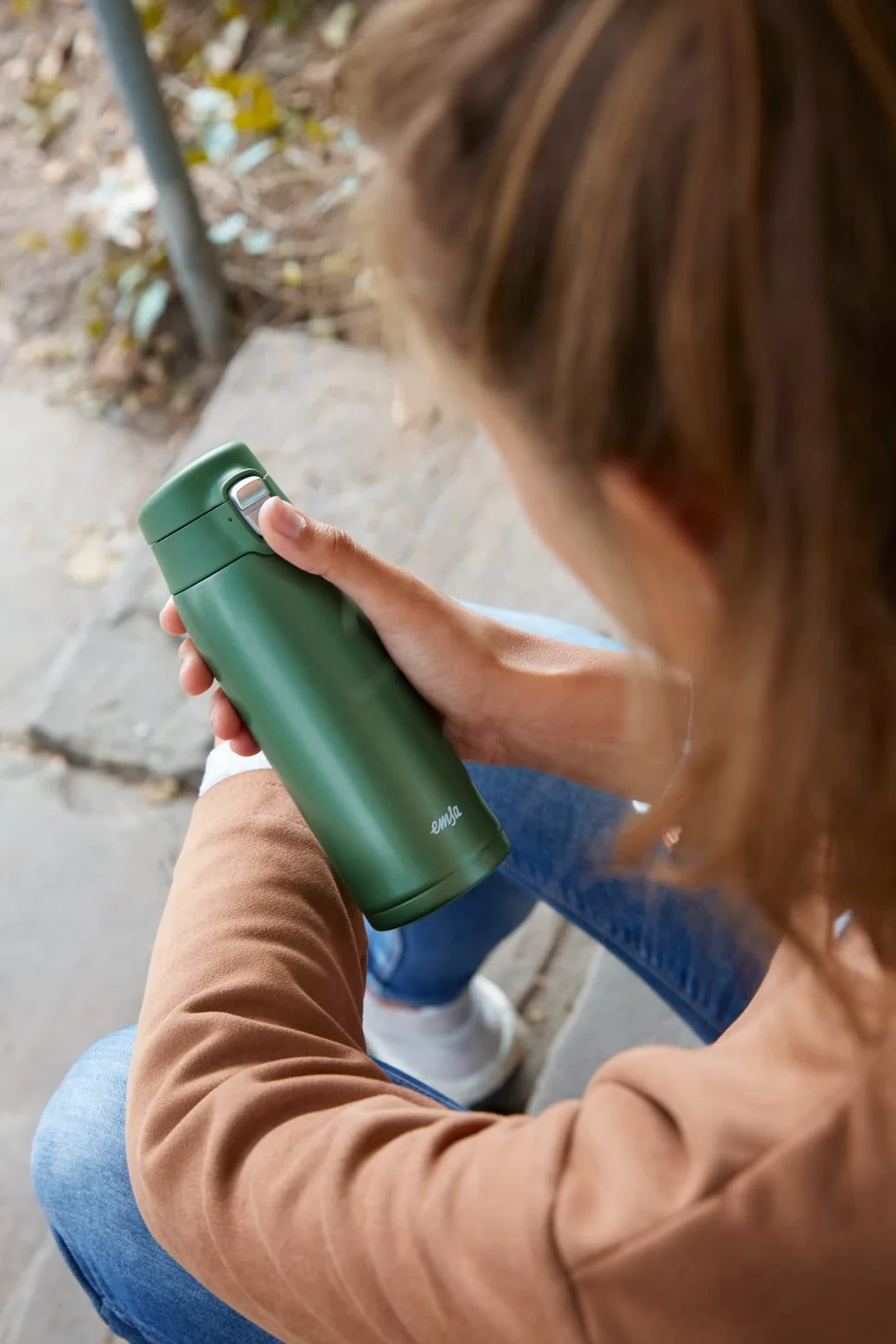 Emsa N21519 Travel Mug Light kubek termiczny, pojemność: 0,4 l, bardzo smukły format, lekki, stal nierdzewna, system zamykania, 100% szczelności, 8 h gorący/zimny przez 16 h, bez BPA, zielony