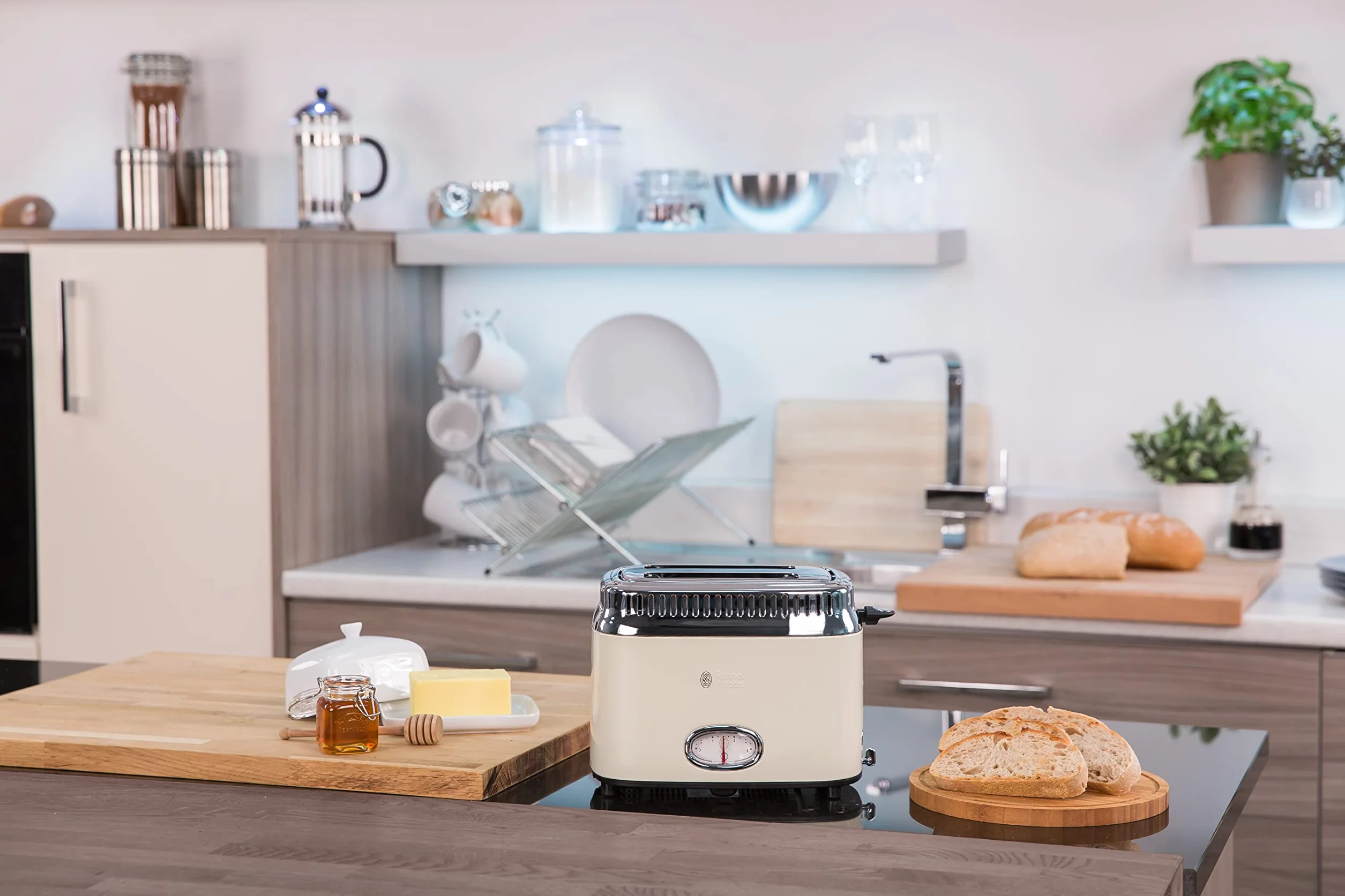 Russell Hobbs toster, szerokie otwory, regulacja stopnia pieczenia, funkcja podnoszenia tostów, funkcja rozmrażania, wskaźnik temperatury, tacka na okruchy, moc 1300W, kremowy, Retro Vintage 21682-56