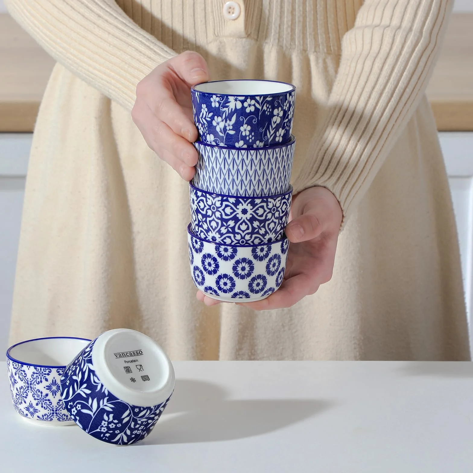 vancasso Selene Mini ceramiczne Ramekins, zestaw 6 sztuk, nadają się do piekarnika, do kremów brûlée, sufletów, deserów, ręcznie wykonanych niebiesko-białych wzorów