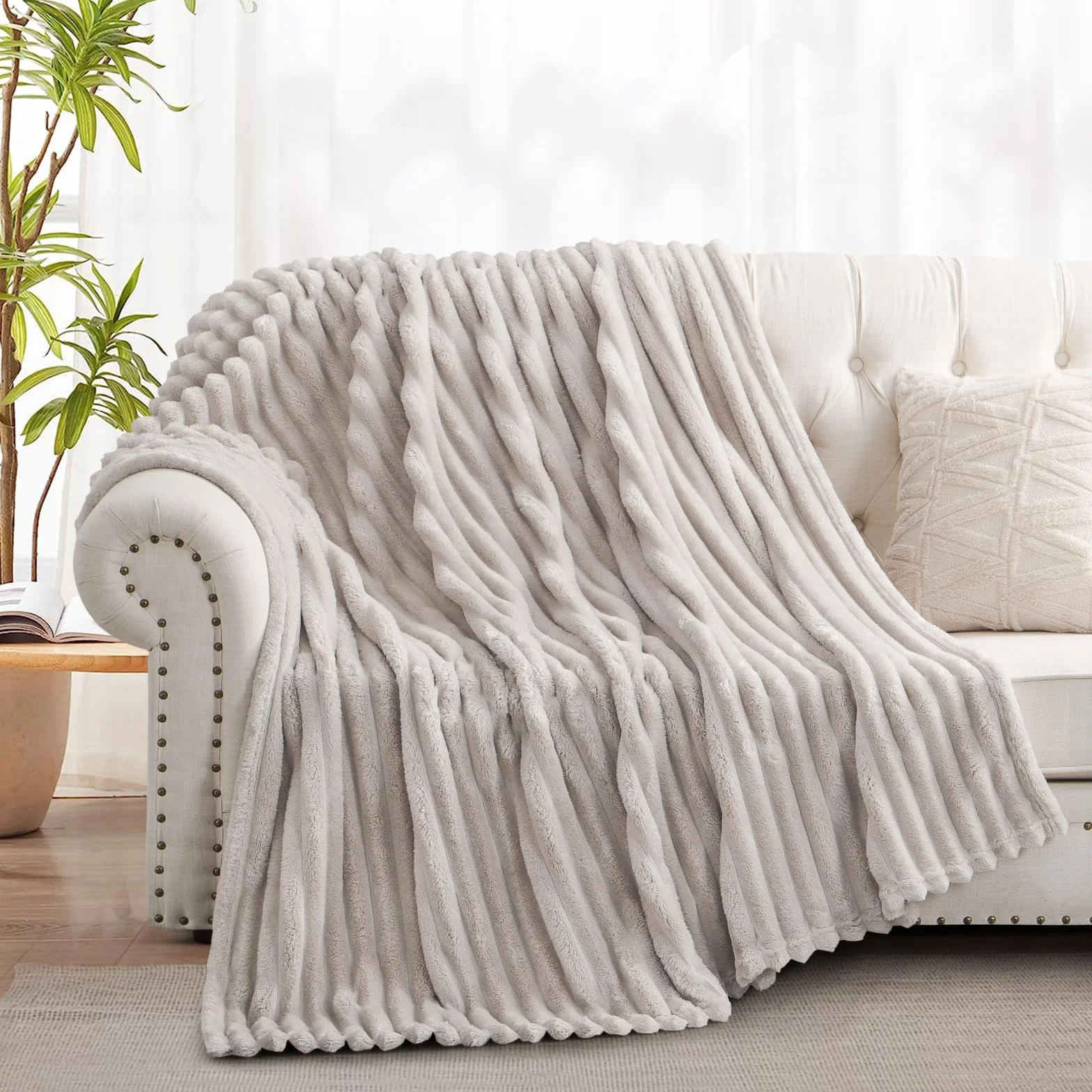 RUIKASI Koc polarowy, 150 x 200 cm, narzuta na łóżko 90 cm, duży koc na sofę, bardzo miękki i ciepły, beżowy, 100% mikrofibra, koc flanelowy
