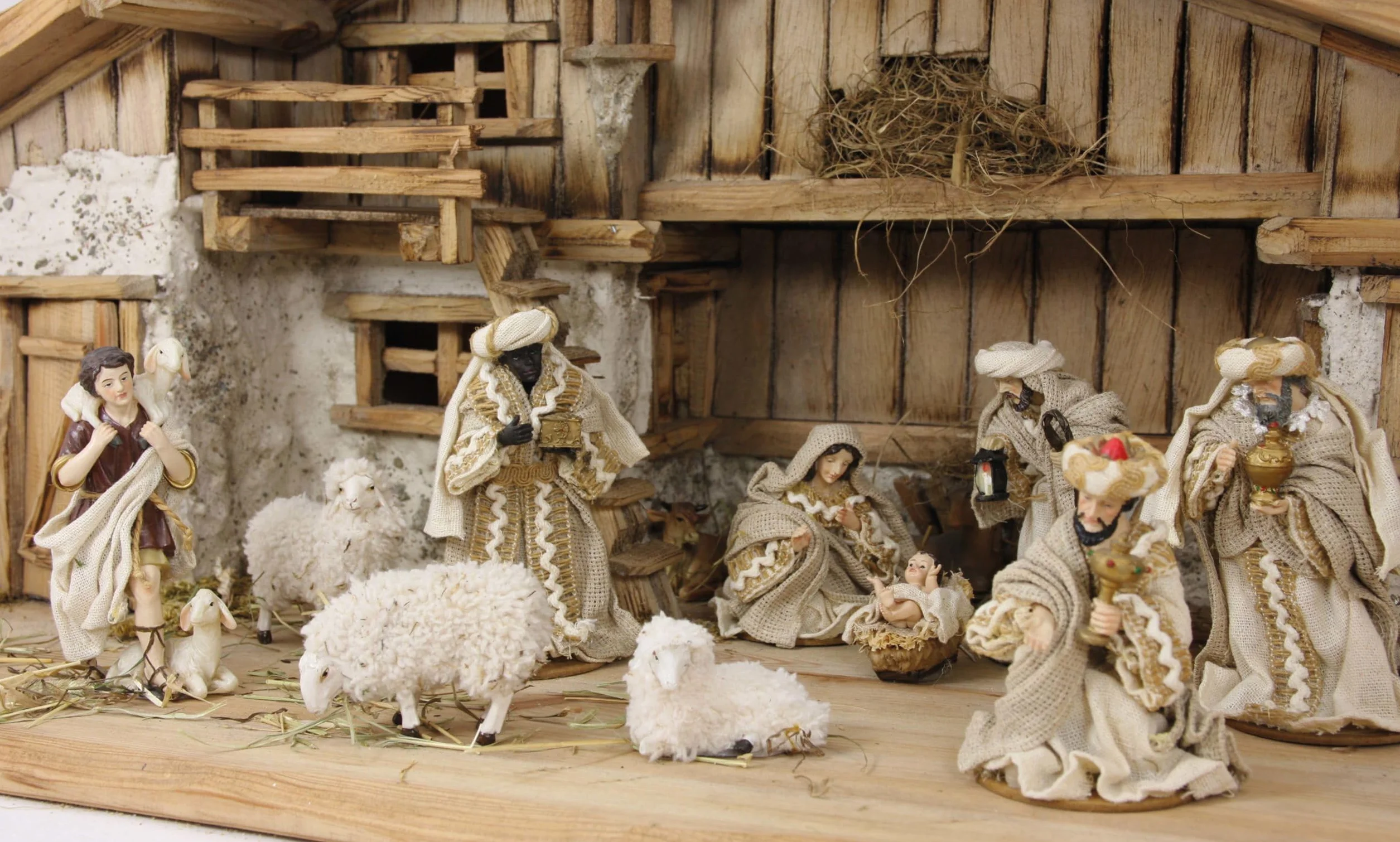 FADEDA Aniołek/wysokość: 8 cm/ręcznie malowane/wierne szczegóły figurki szopki bożonarodzeniowej - dekoracja stołu bożonarodzeniowego szopka akcesoria
