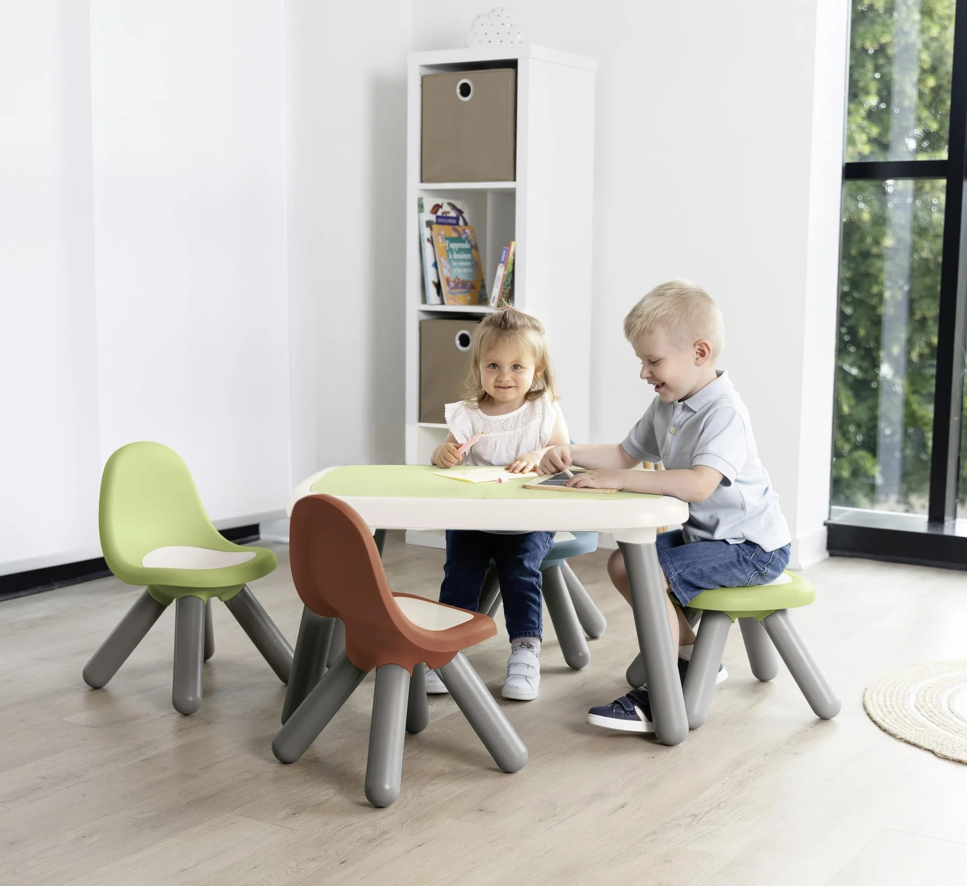 Smoby Life - stolik dziecięcy - do użytku wewnątrz i na zewnątrz - z powłoką anty-UV - materiał z recyklingu - od 18 miesięcy - wyprodukowano we Francji