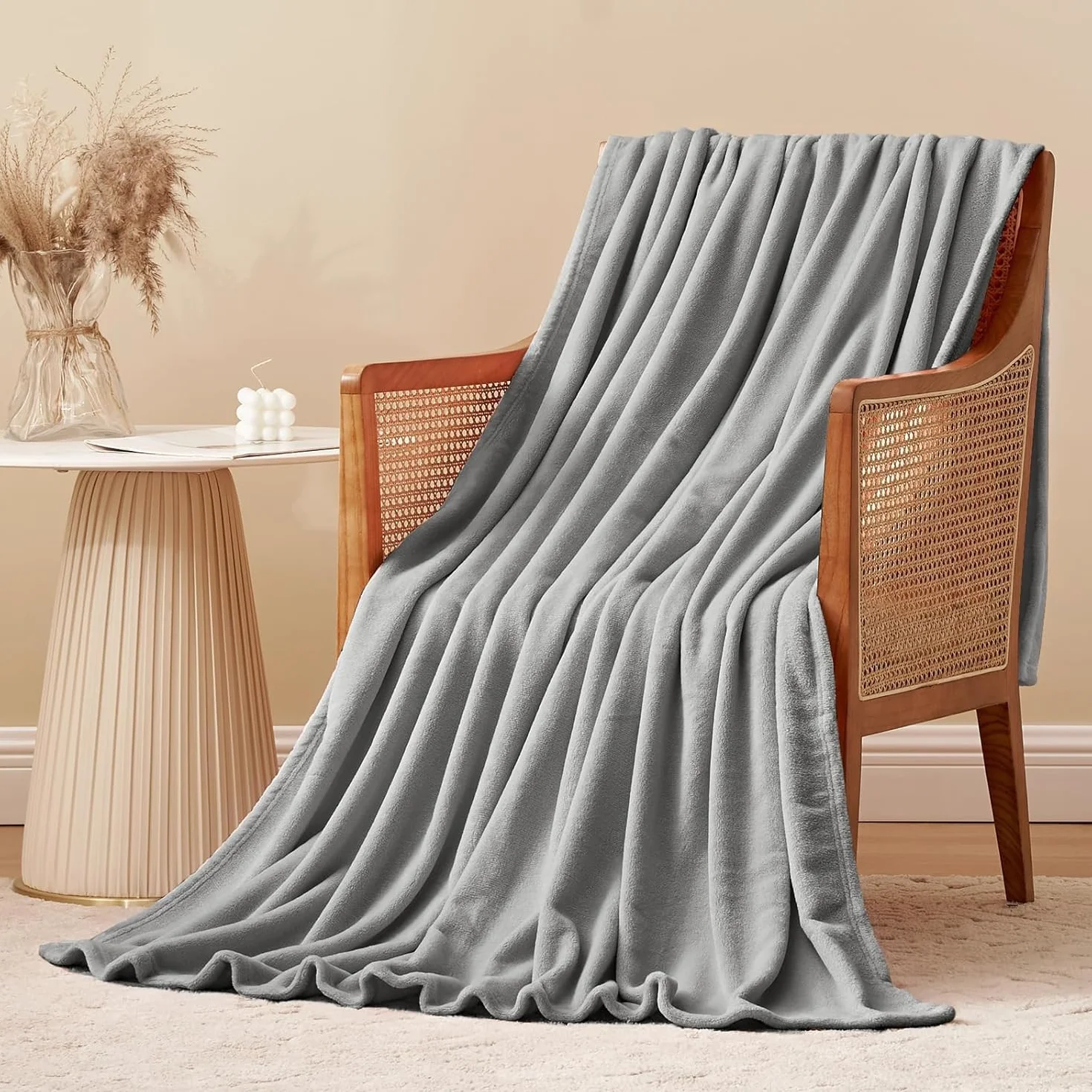 Aisbo Puszysty koc polarowy, ciepły, na zimę, przytulny koc dla dzieci, przytulny koc do salonu, narzuta na sofę, 130 x 150 cm, jasnoszary, miękki koc do salonu, narzuta na sofę, 130 x 150 cm, szary