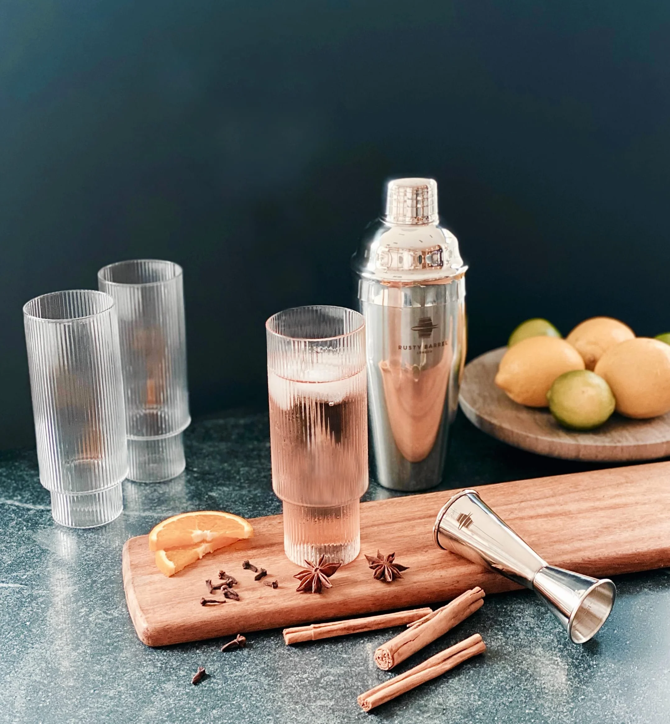 Zestaw Barmański Rusty Barrel Mayfair | Zestaw Barowy do Koktajli z Szejkerem do Drinków i Akcesoriami Barmańskimi | Shaker do Koktajli | Profesjonalny Zestaw Barmański w Opakowaniu Prezentowym