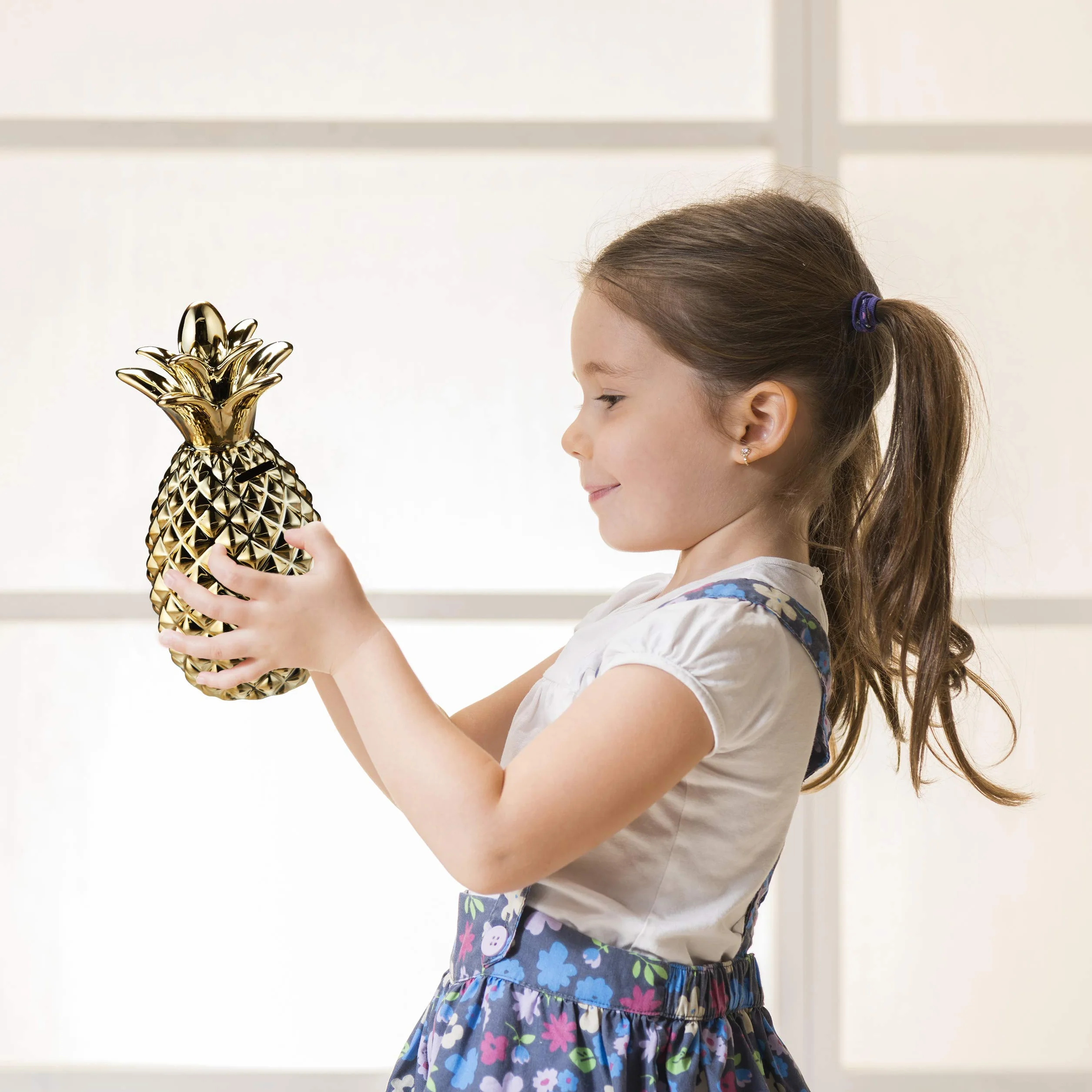 Relaxdays skarbonka ananas, dekoracyjna puszka na pieniądze, 24 x 10,5 cm, złoty