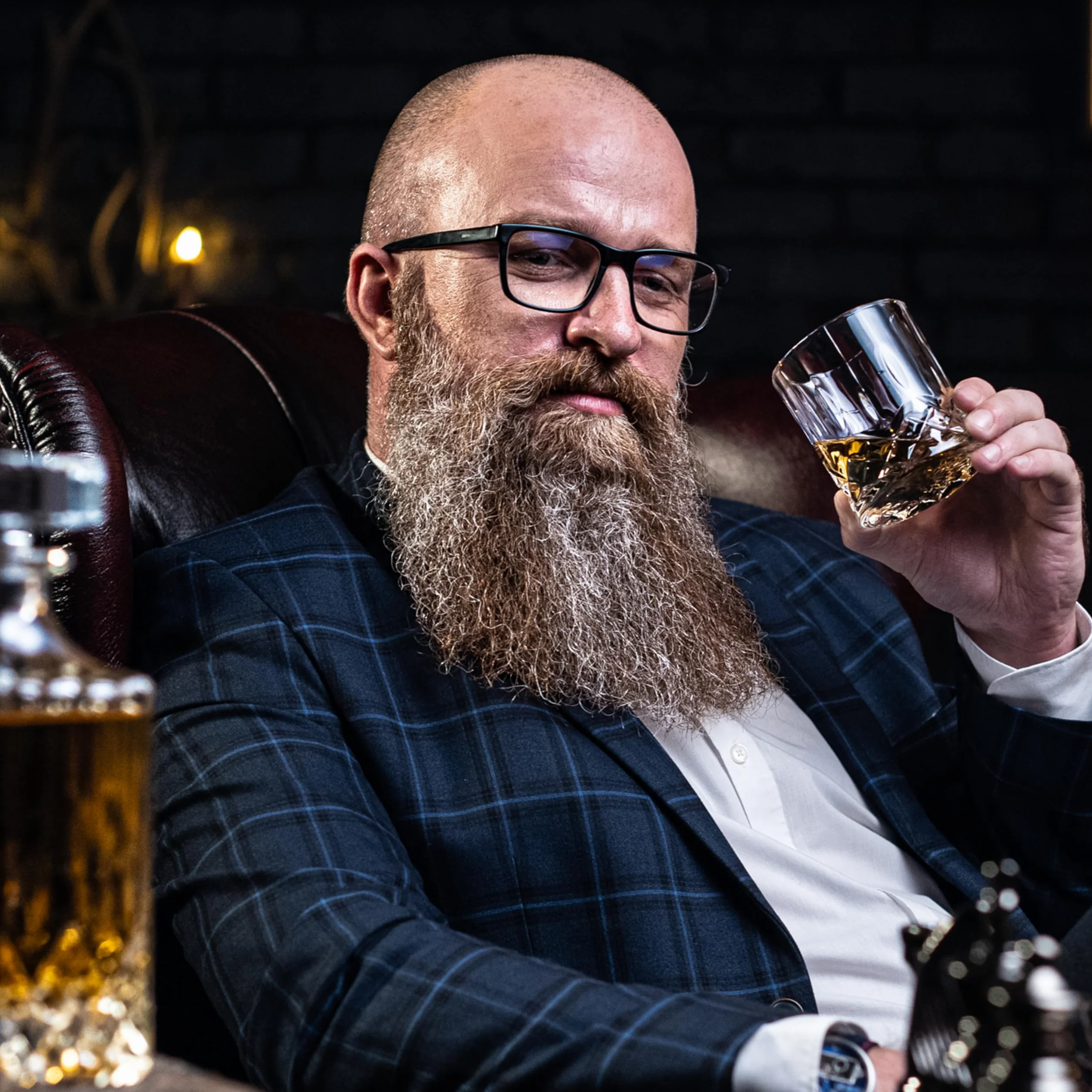 WHISISKEY Zestaw Szklanki do Whisky - Zestaw Prezentowy Whisky - Szklanek do Whiskey - Prezenty dla Mężczyzn - Pudełko Prezentowe, 1 Szklanki na Whisky 310ML, 4 Kamienie do Whisky, Akcesoria