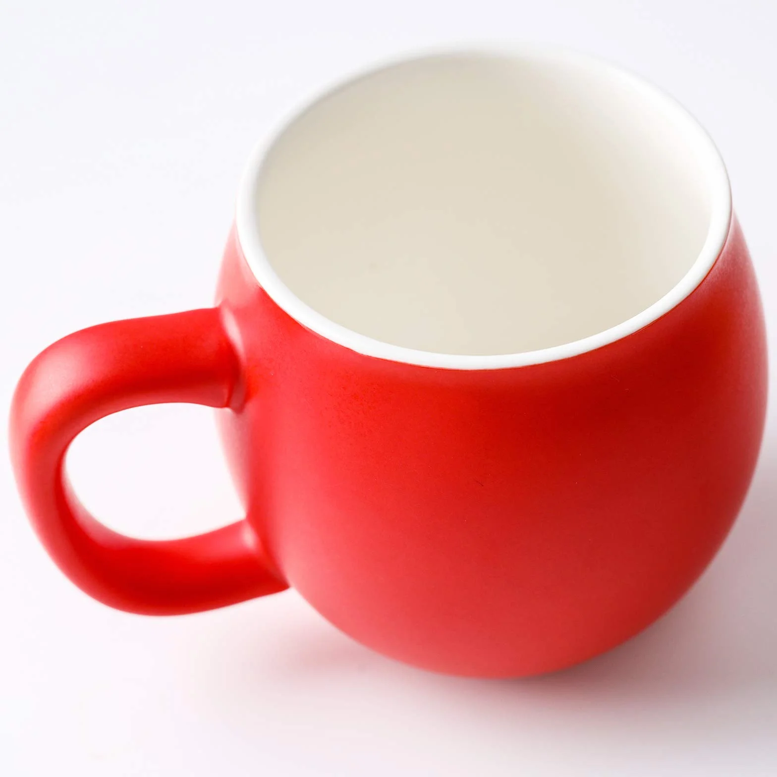 Yundu Porcelanowa filiżanka do herbaty 355 ml z zaparzaczem i pokrywką, kubek z pokrywką do stromenia, matowa czerwień