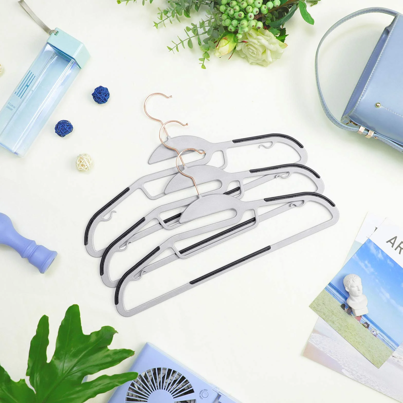 SONGMICS Zestaw 30 plastikowych wieszaków antypoślizgowe 360° obrotowy szary CRP43G30