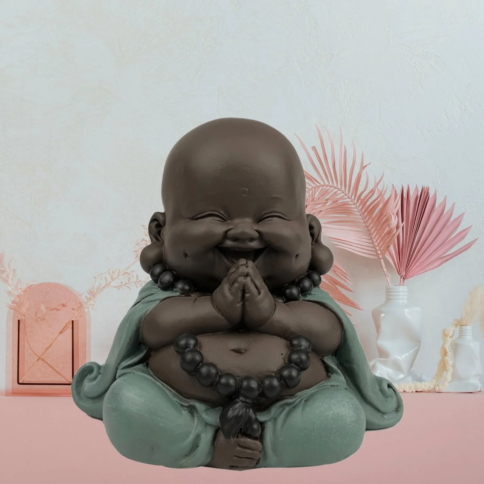 Statua Boudha Szczęśliwy Stojak - Dekoracja Zen i Feng Shui - aby stworzyć relaksującą i duchową atmosferę - Oryginalny pomysł na prezent - szerokość: 9 cm - Kolor: Zielony i brązowy - Zen'Light