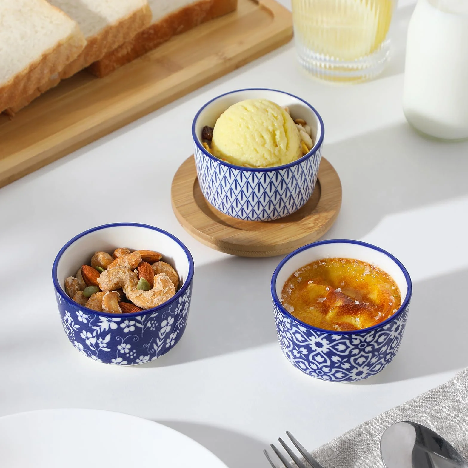 vancasso Selene Mini ceramiczne Ramekins, zestaw 6 sztuk, nadają się do piekarnika, do kremów brûlée, sufletów, deserów, ręcznie wykonanych niebiesko-białych wzorów