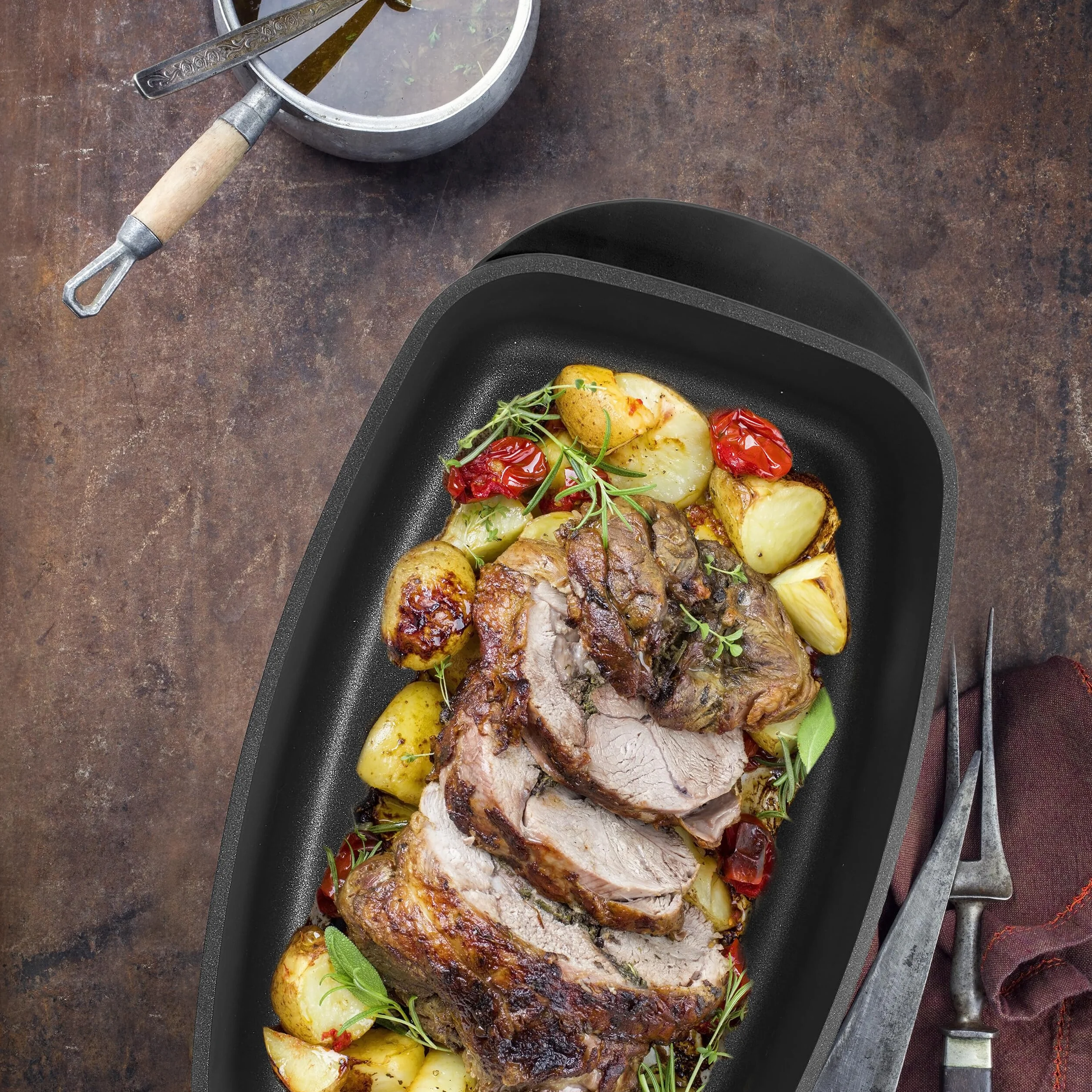 Relaxdays Naczynie do pieczenia z pokrywką, garnek do pieczenia 5 l, powlekana uniwersalna brytfanna z przyciskiem aromatu, kuchenka elektryczna i gazowa, czarna