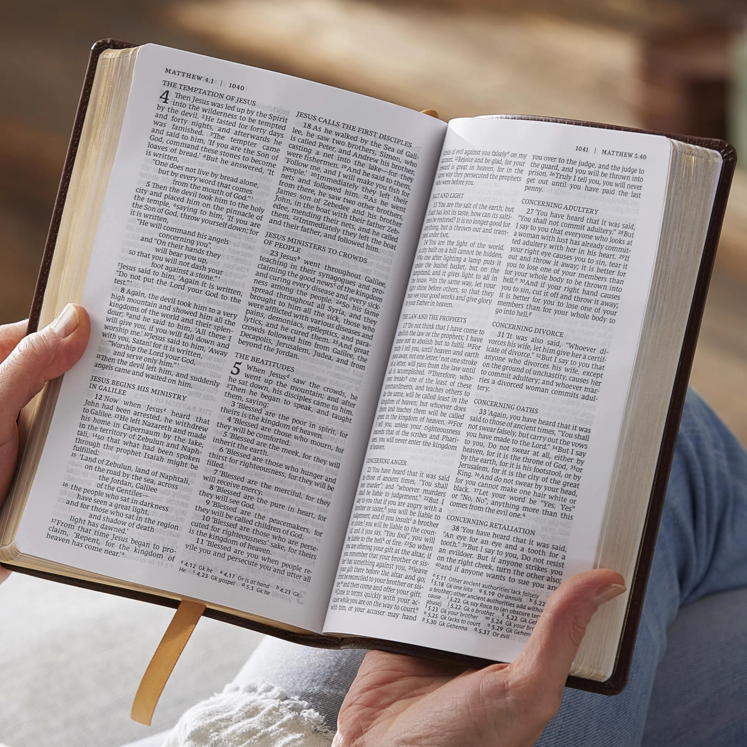 Nrsvce Sacraments of Initiation Catholic Bible, White Leathersoft, Comfort Print: New Revised Standard Version, White, Leathersoft, Catholic Commemorative Edition, Anglicised Text
