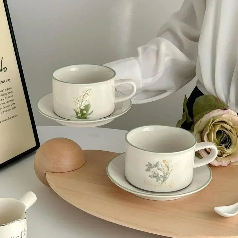 Ceramiczne kubki i spodki 380 ml, zestaw retro z uchwytem, wzór konwalii, luksusowy kubek do herbaty i spodek, kubek na mleko