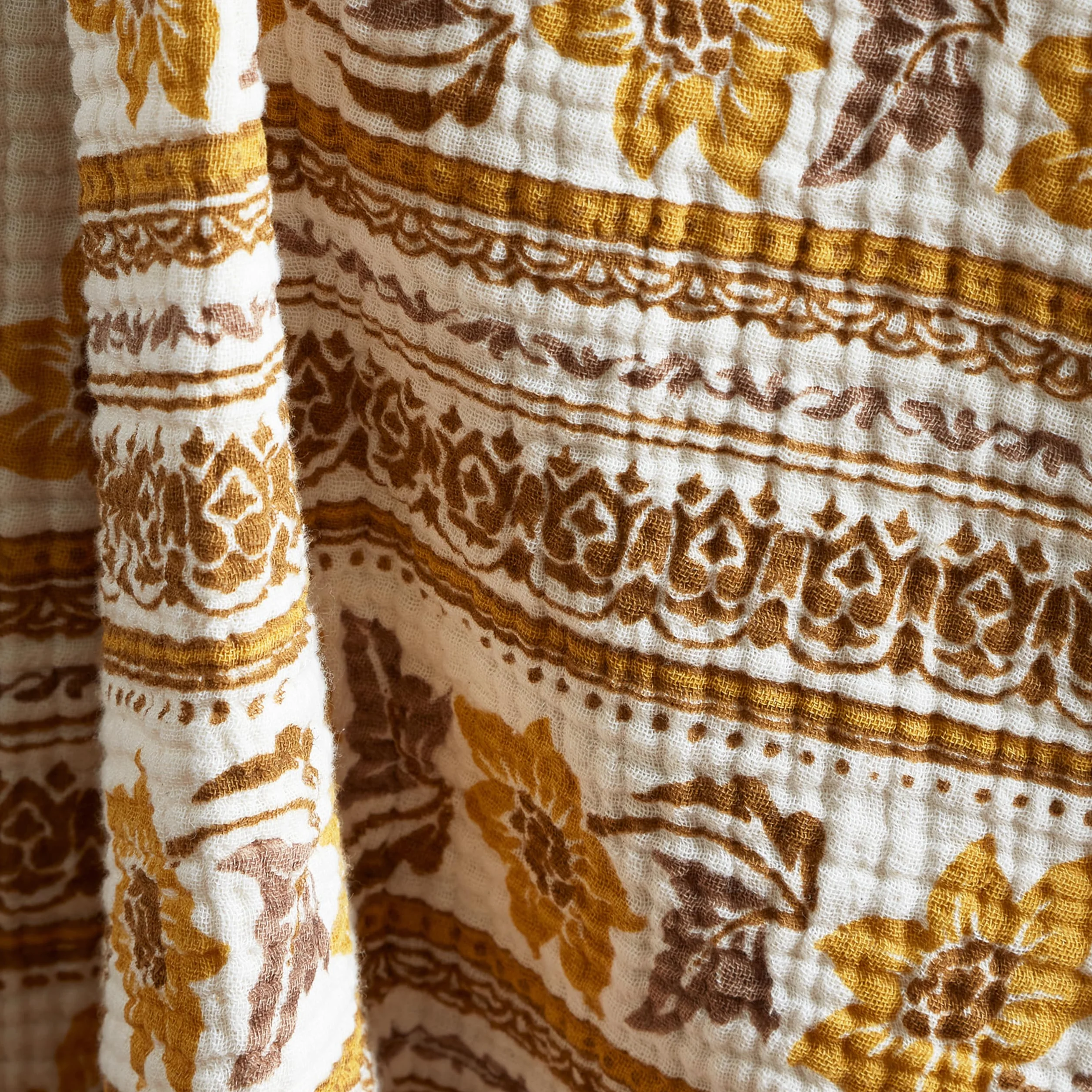 Pineapple Elephant Ines Floral Cotton Matelassé 130 x 170 cm Narzuta Żółta