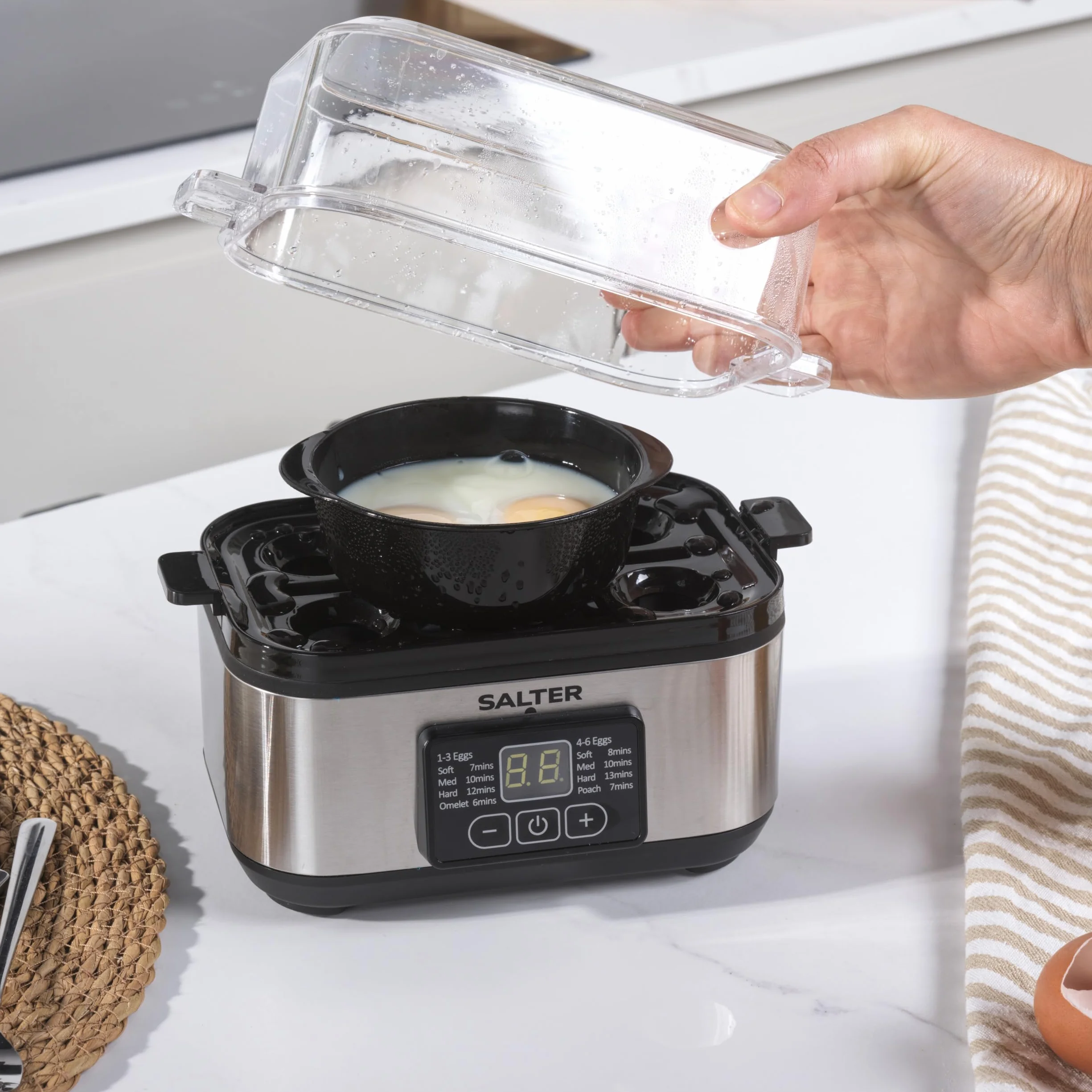 Salter Electric Multi EK6213 podgrzewacz wody, pojemność 6 jajek, świetny do miękkich dipów, twarde i poached jajka, zawiera kubek pomiarowy, wymienny stojak na jajka i 2 tace na wypychanie,