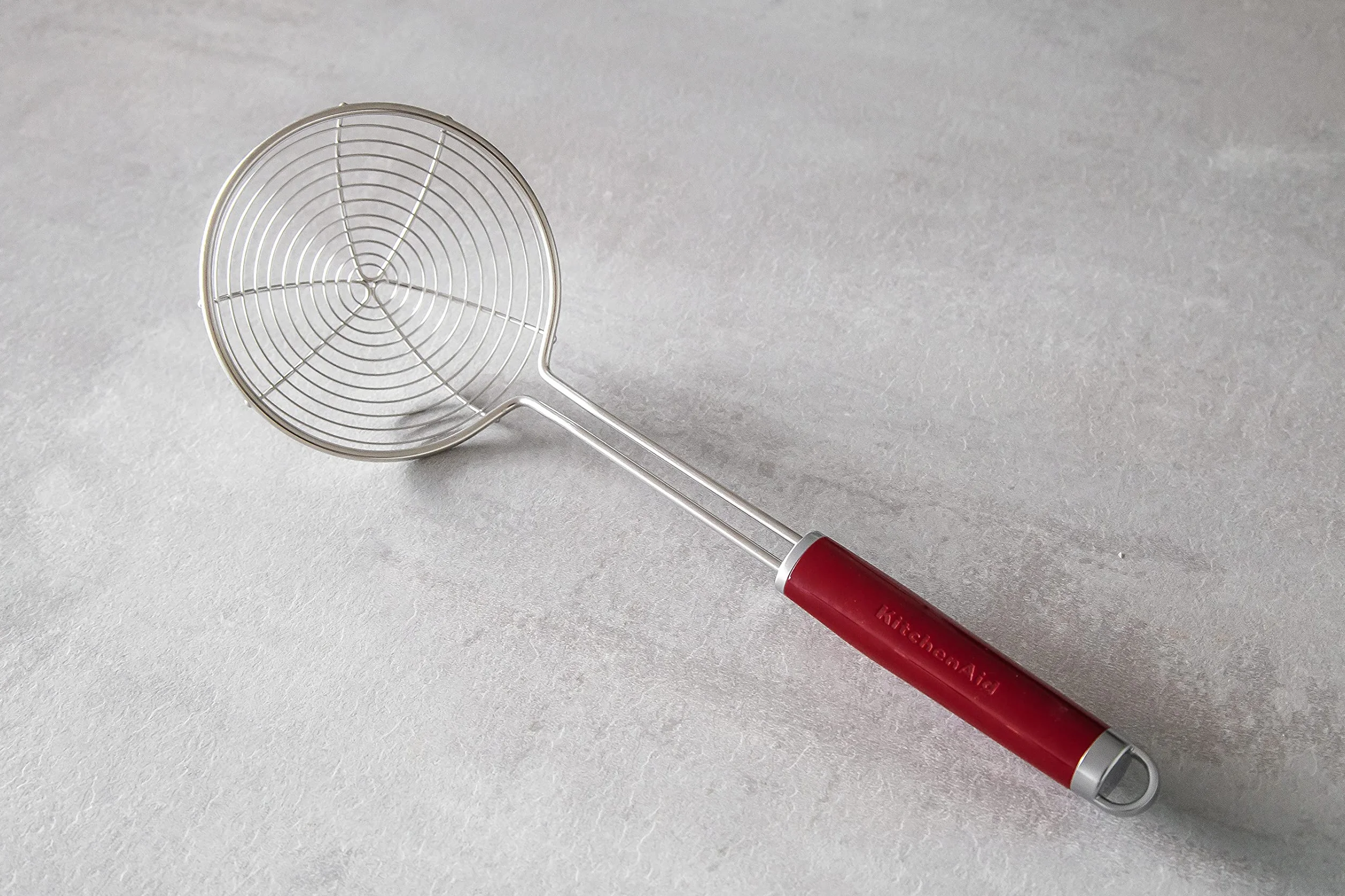 KitchenAid Cedzak z Rączką, Stal Nierdzewna - Kolor Empire Red