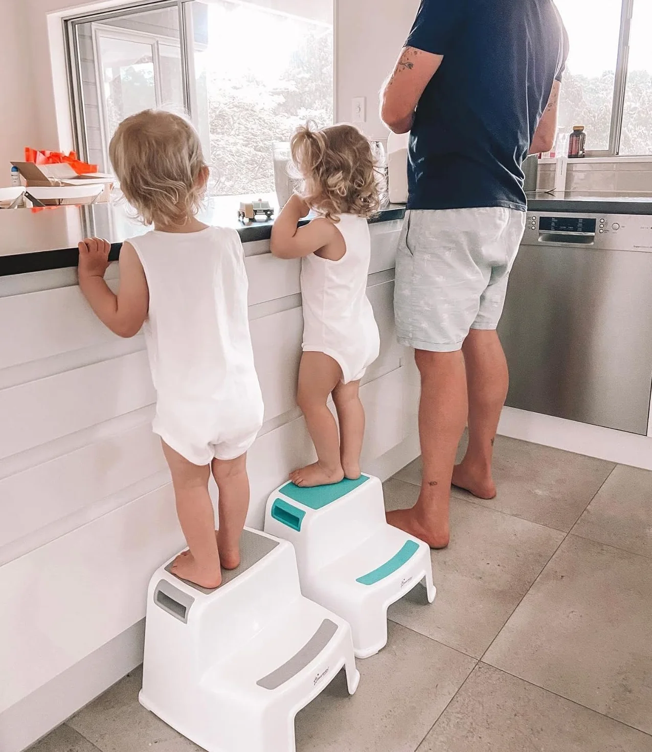 Dreambaby Stołek 2-UP dla małych dzieci antypoślizgowy szary G687